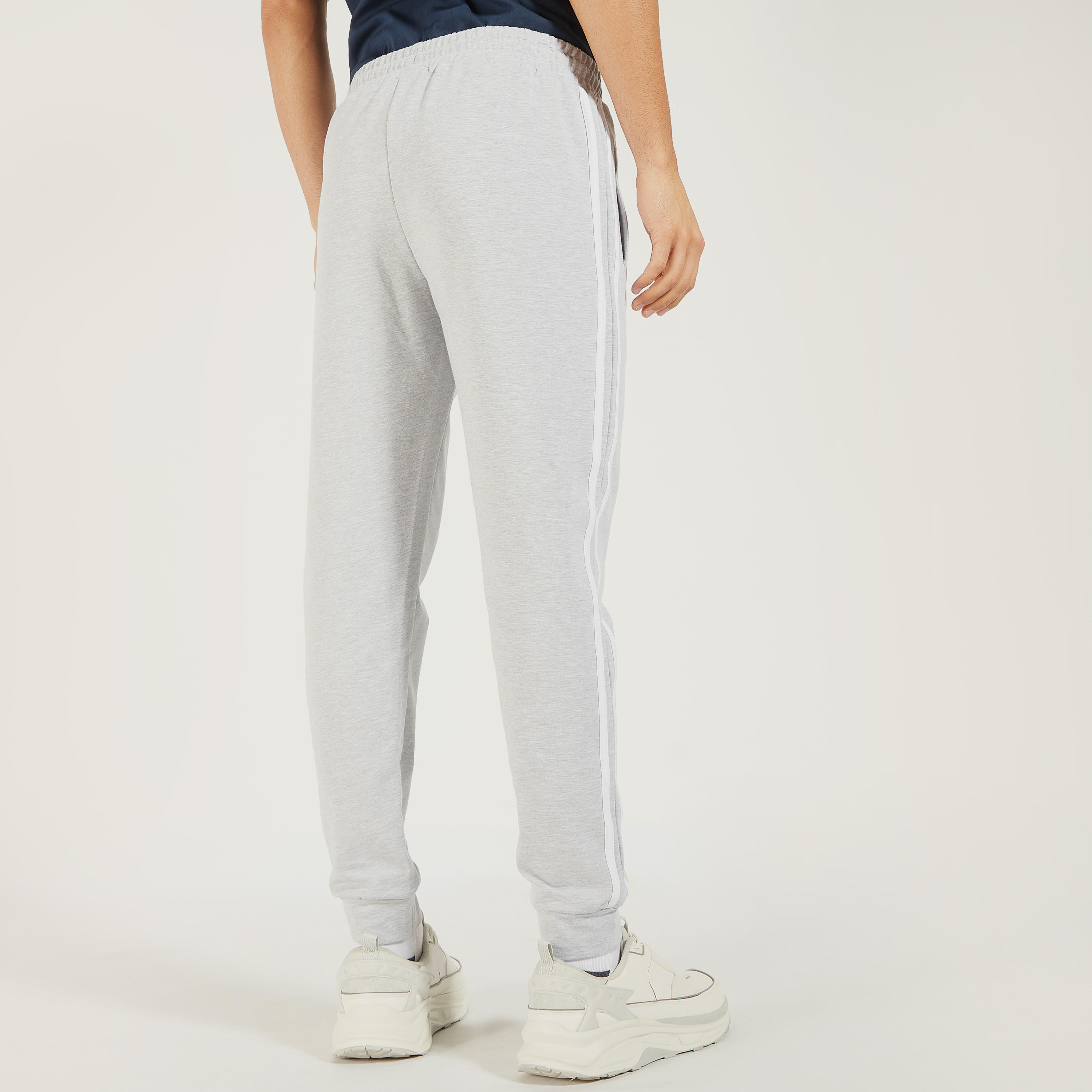 بنطلون رياضي سادة برباط إغلاق وجيوب-men-clothing-sportswearandactivewear-bottoms-image-2