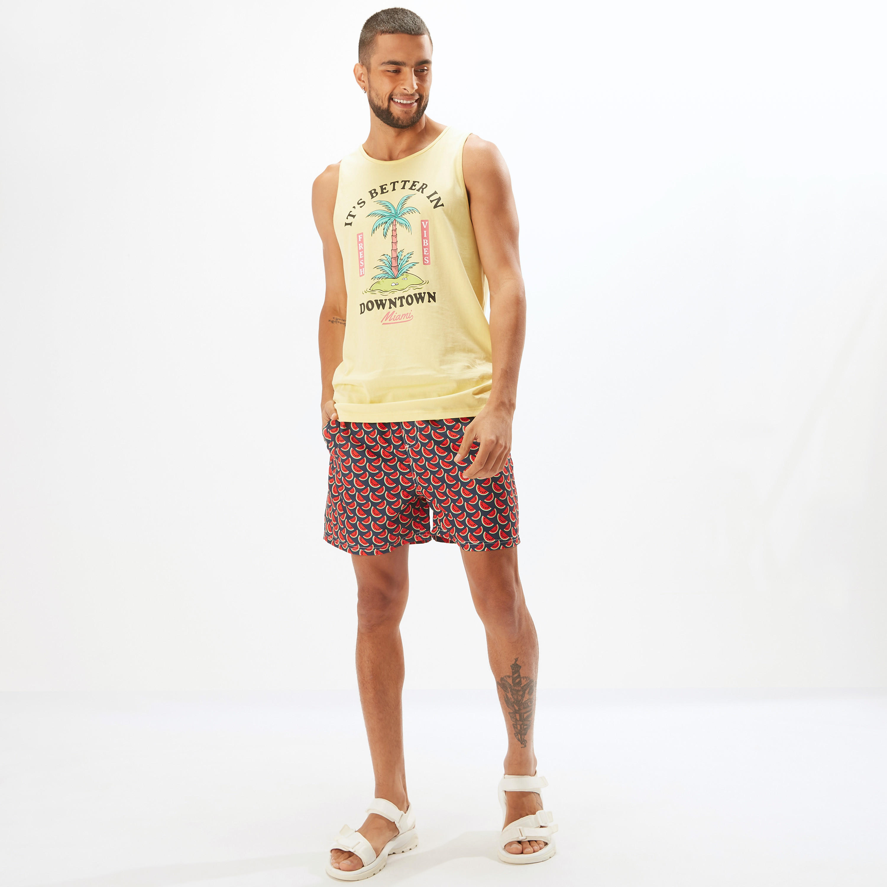 شورت برباط إغلاق وجيوب وطبعات-men-clothing-bottoms-shorts-image-2