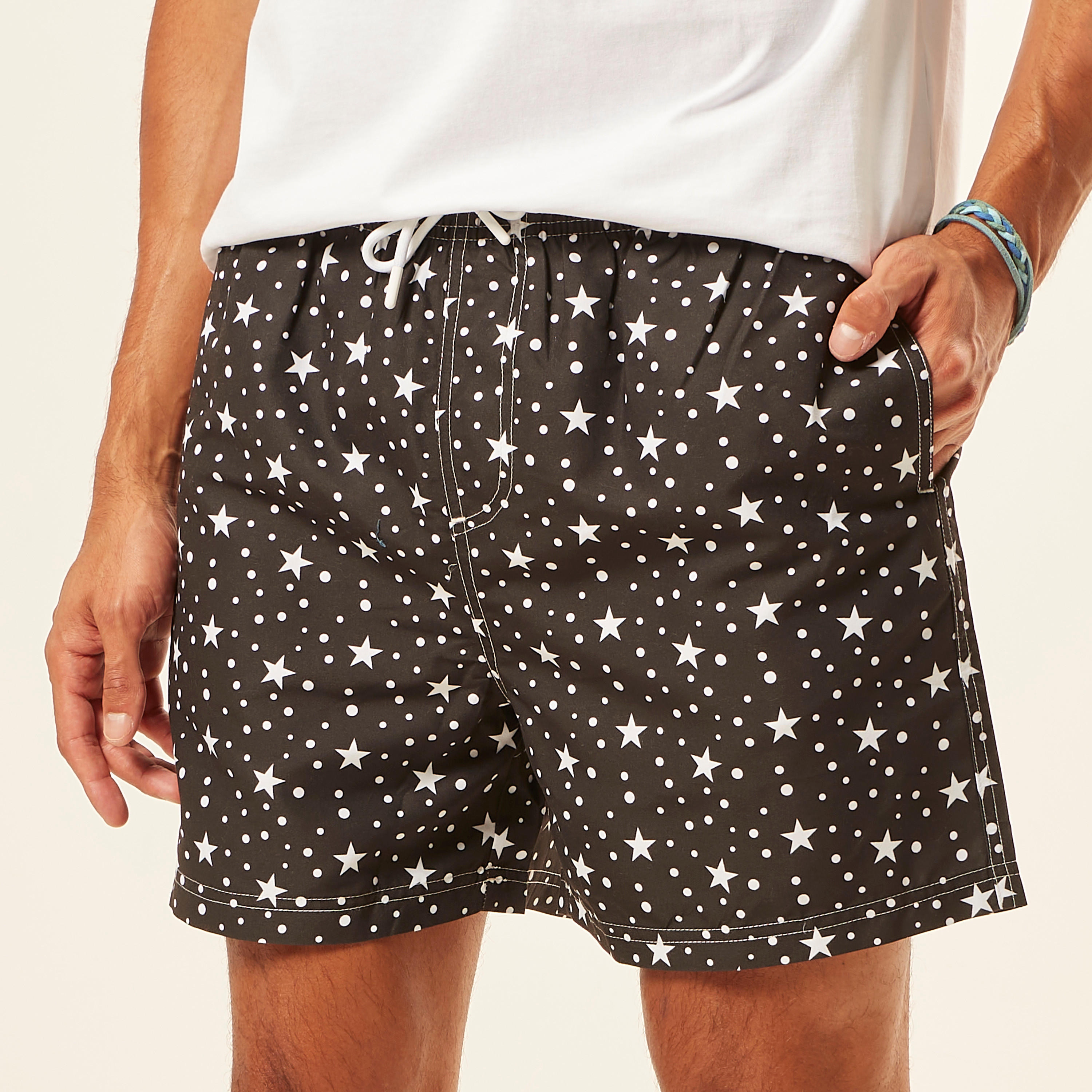 شورت برباط إغلاق وجيوب وطبعات نجوم-men-clothing-sportswearandactivewear-bottoms-image-1