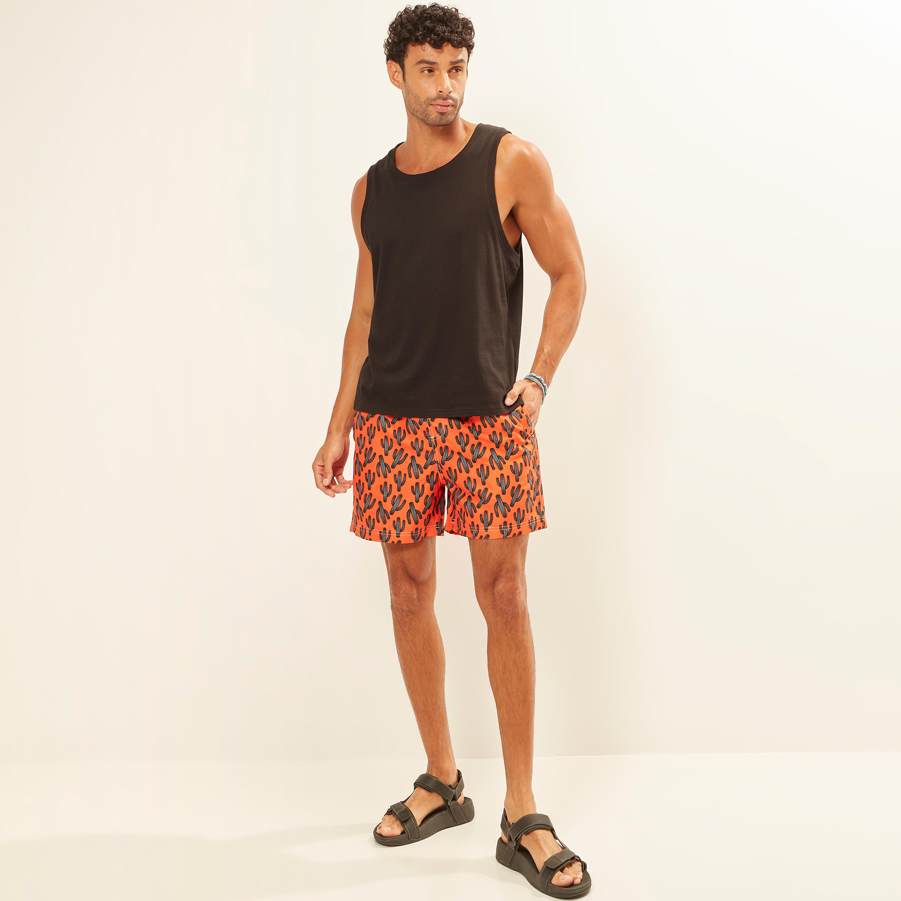 شورت برباط إغلاق وجيوب وطبعات-men-clothing-sportswearandactivewear-bottoms-image-2