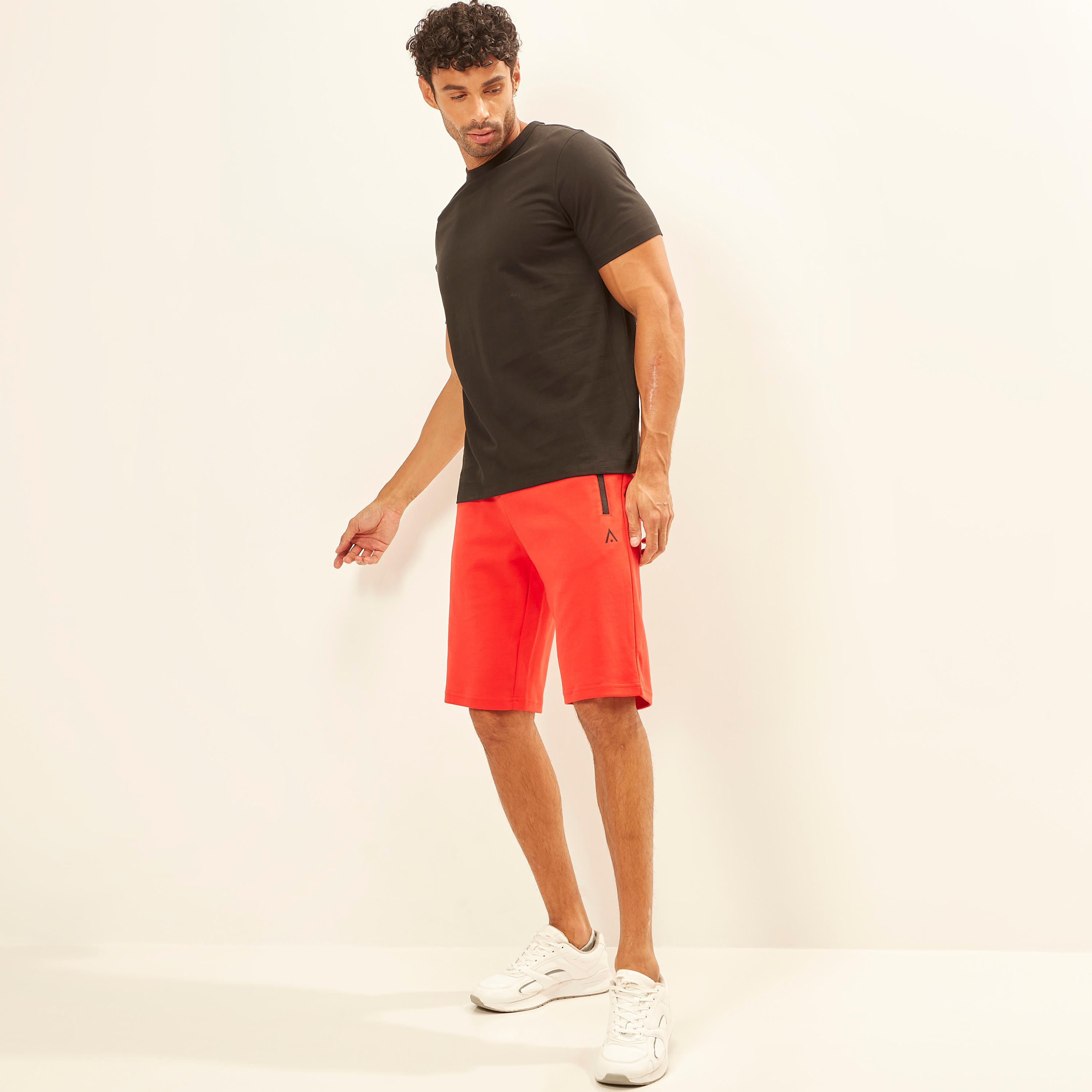 شورت سادة برباط إغلاق وجيوب ورباط إغلاق-men-clothing-sportswearandactivewear-bottoms-image-4
