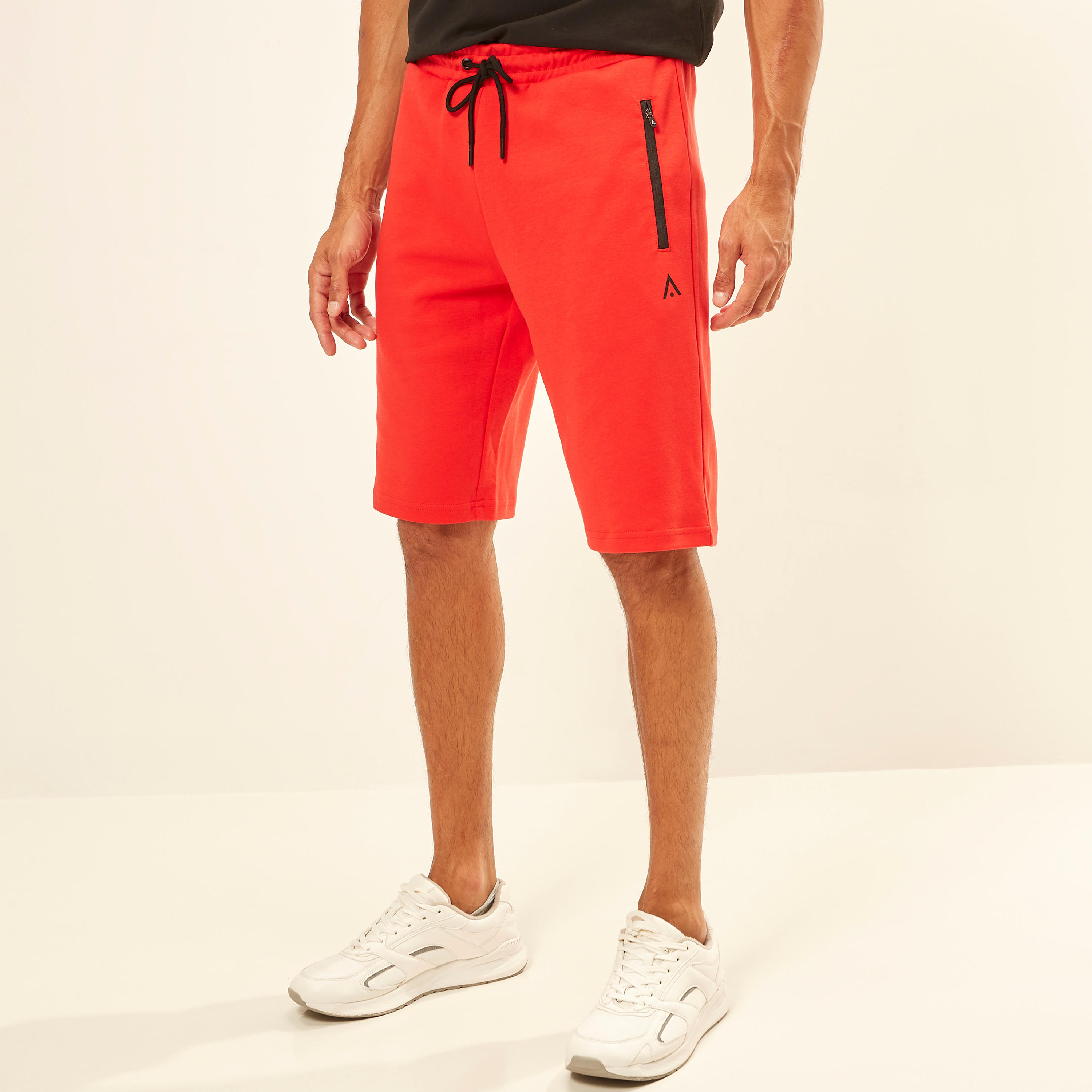 شورت سادة برباط إغلاق وجيوب ورباط إغلاق-men-clothing-sportswearandactivewear-bottoms-image-3