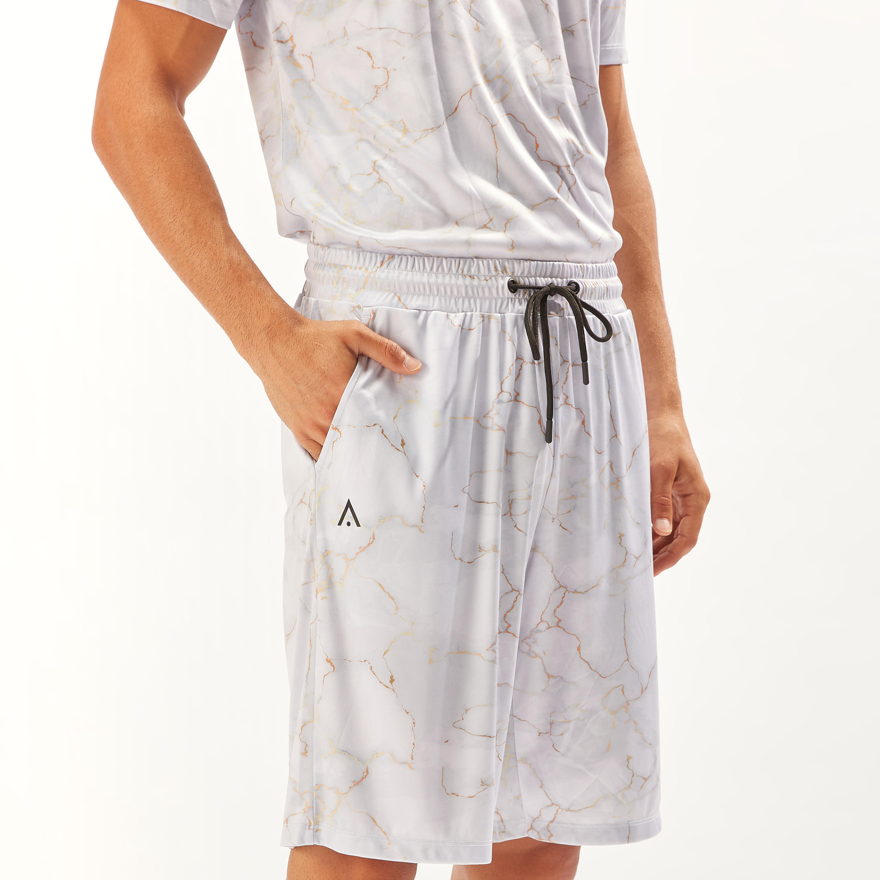 شورت برباط إغلاق وجيوب وطبعات-men-clothing-sportswearandactivewear-bottoms-image-1