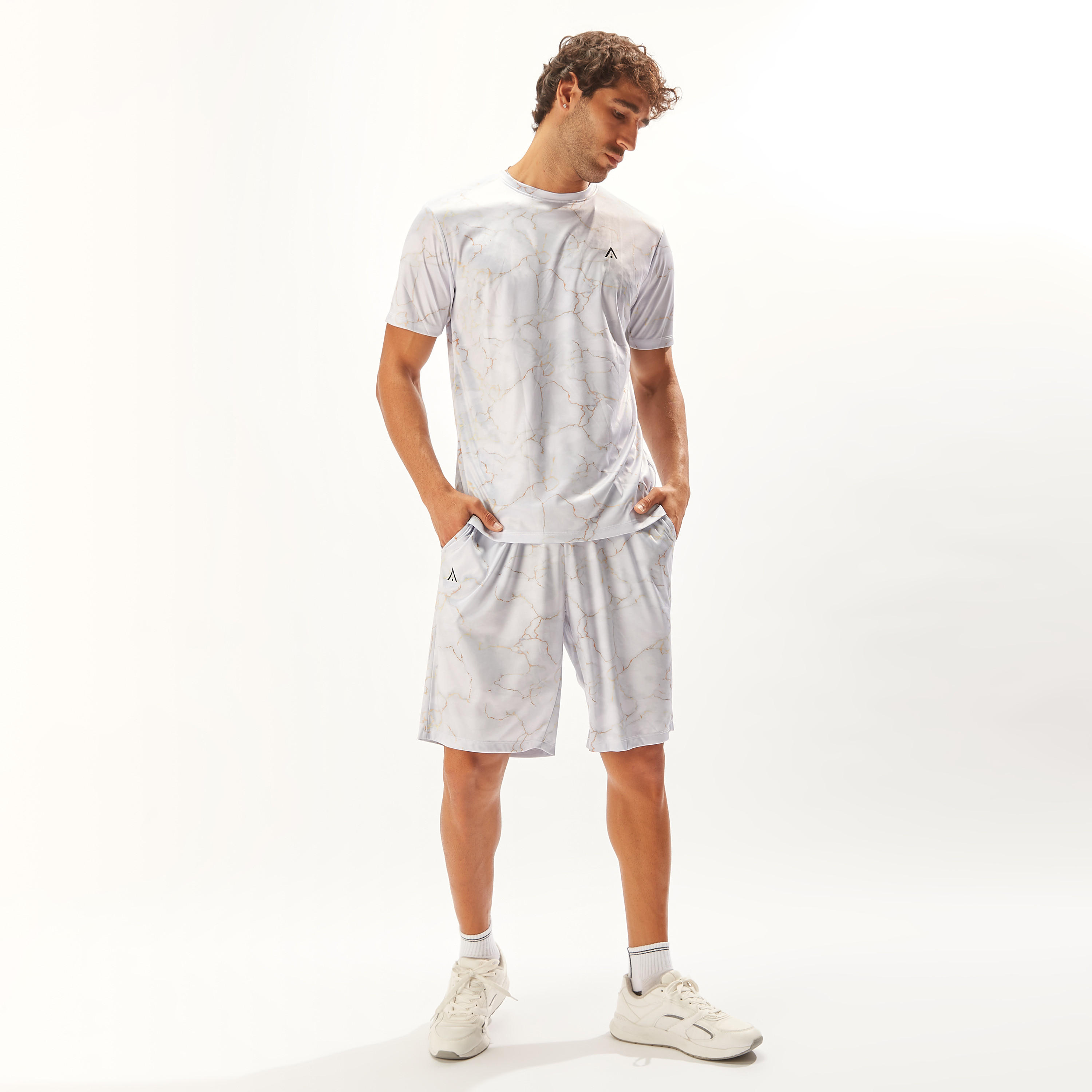 شورت برباط إغلاق وجيوب وطبعات-men-clothing-sportswearandactivewear-bottoms-image-2