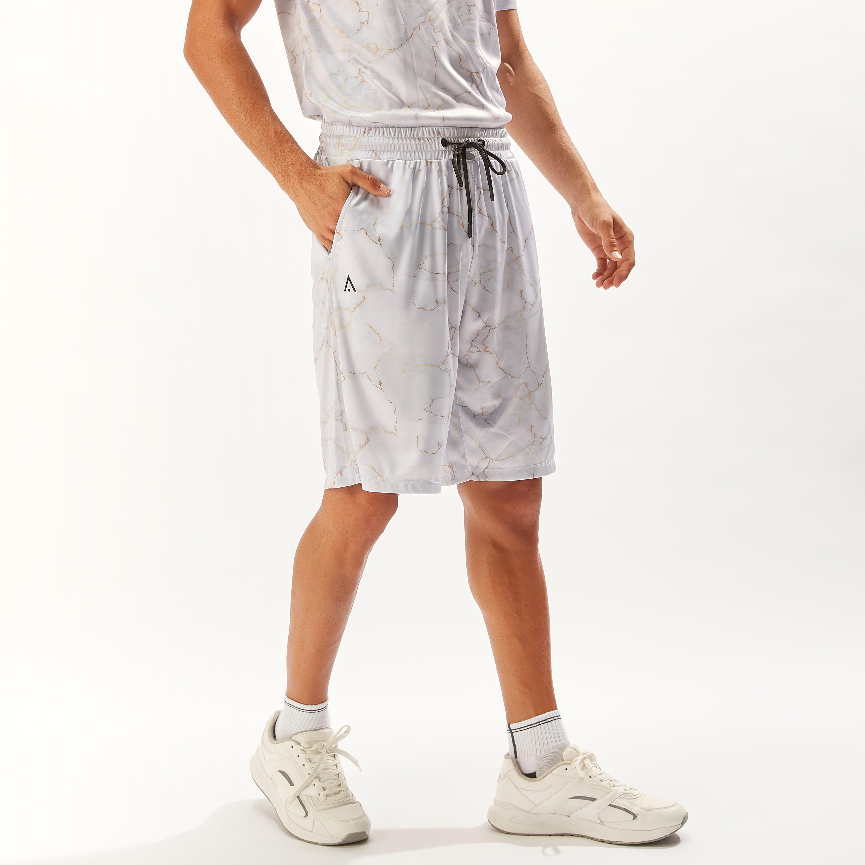 شورت برباط إغلاق وجيوب وطبعات-men-clothing-sportswearandactivewear-bottoms-image-3
