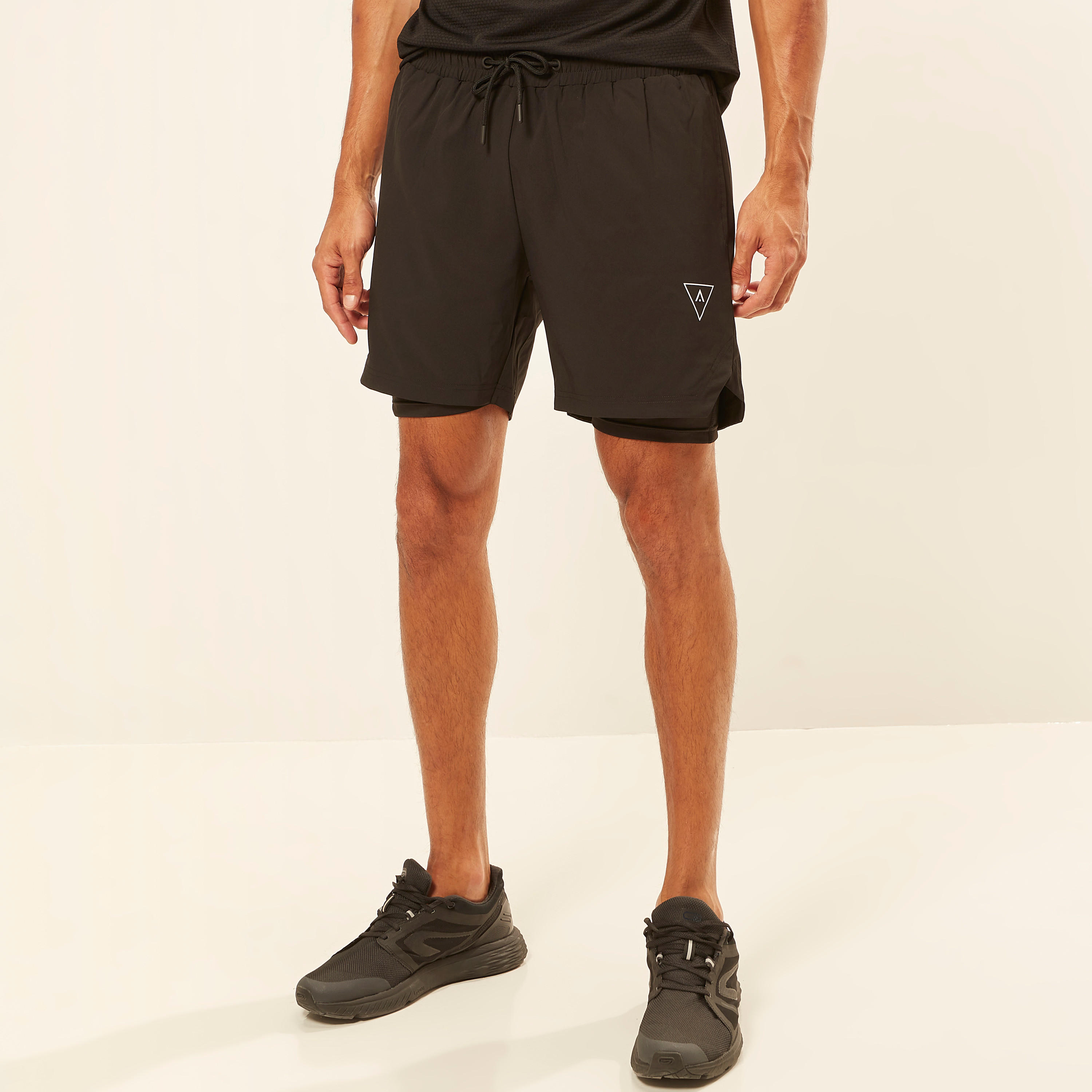 شورت هايبرد سادة برباط إغلاق وجيوب-men-clothing-sportswearandactivewear-bottoms-image-3