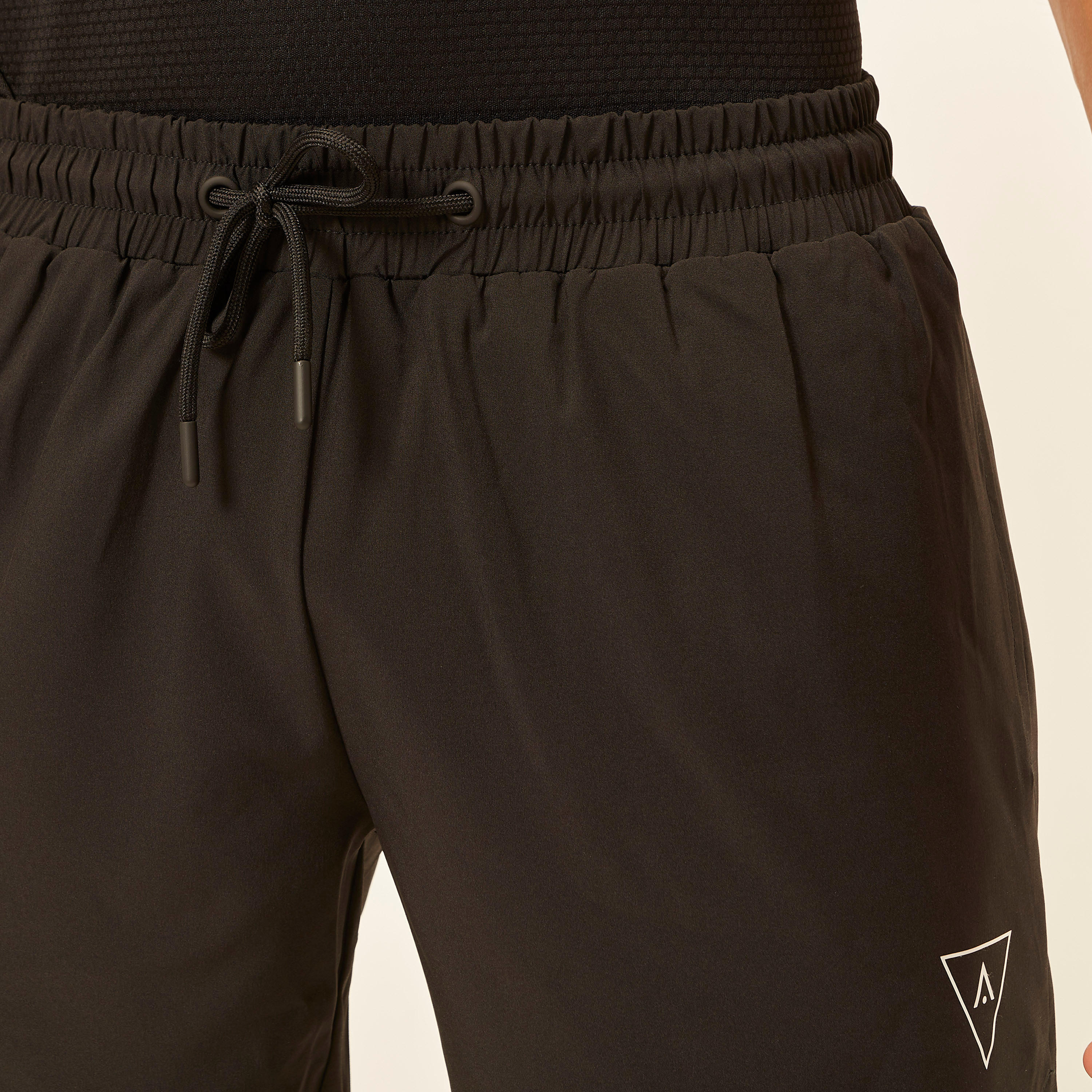 شورت هايبرد سادة برباط إغلاق وجيوب-men-clothing-sportswearandactivewear-bottoms-image-2