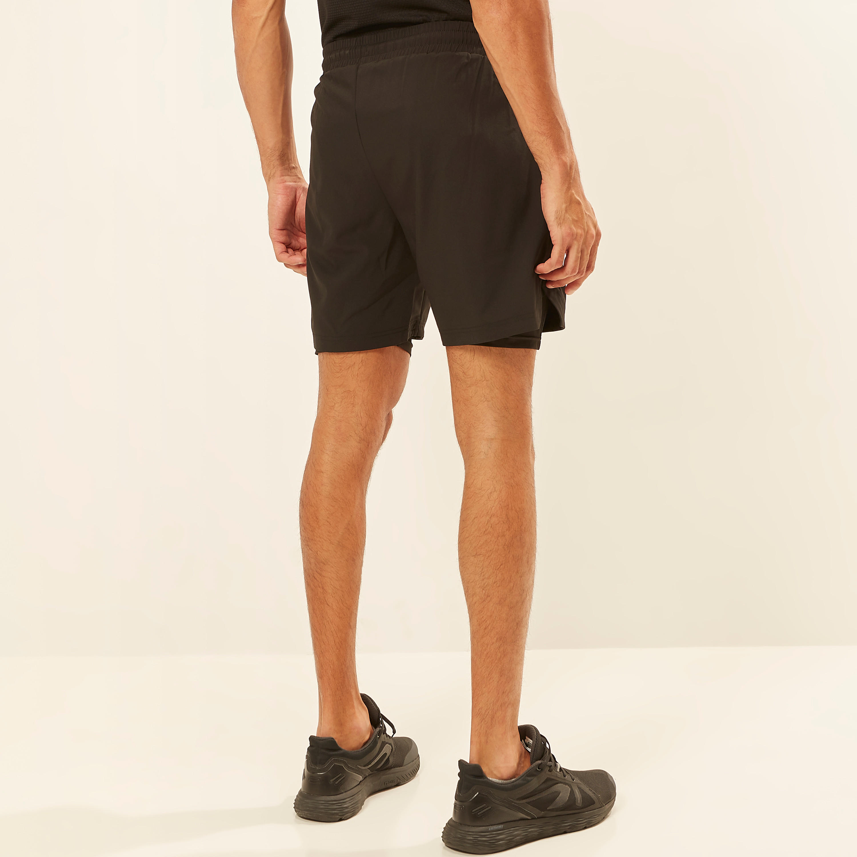 شورت هايبرد سادة برباط إغلاق وجيوب-men-clothing-sportswearandactivewear-bottoms-image-1