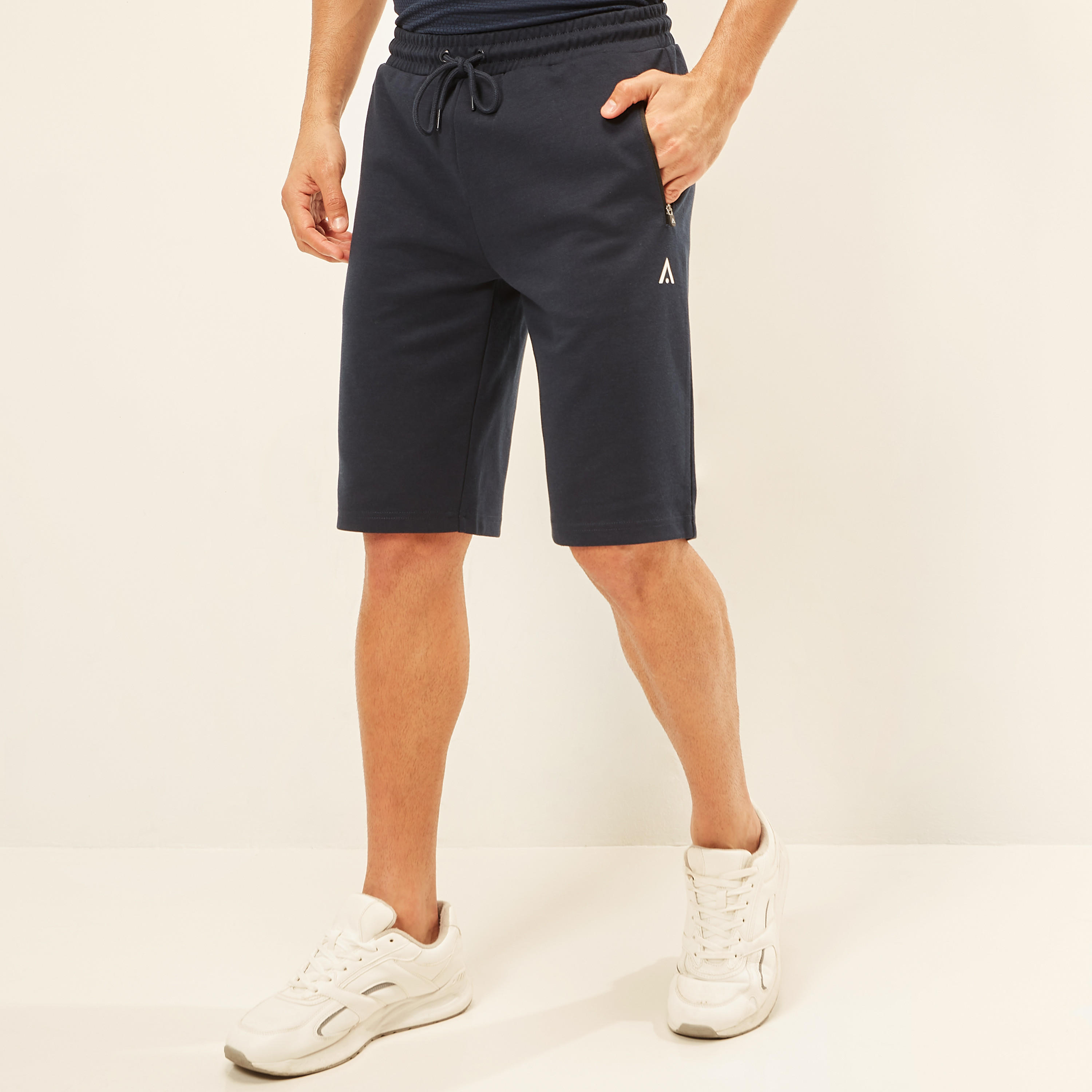 شورت سادة برباط إغلاق وجيوب بسحاب-men-clothing-sportswearandactivewear-bottoms-image-5