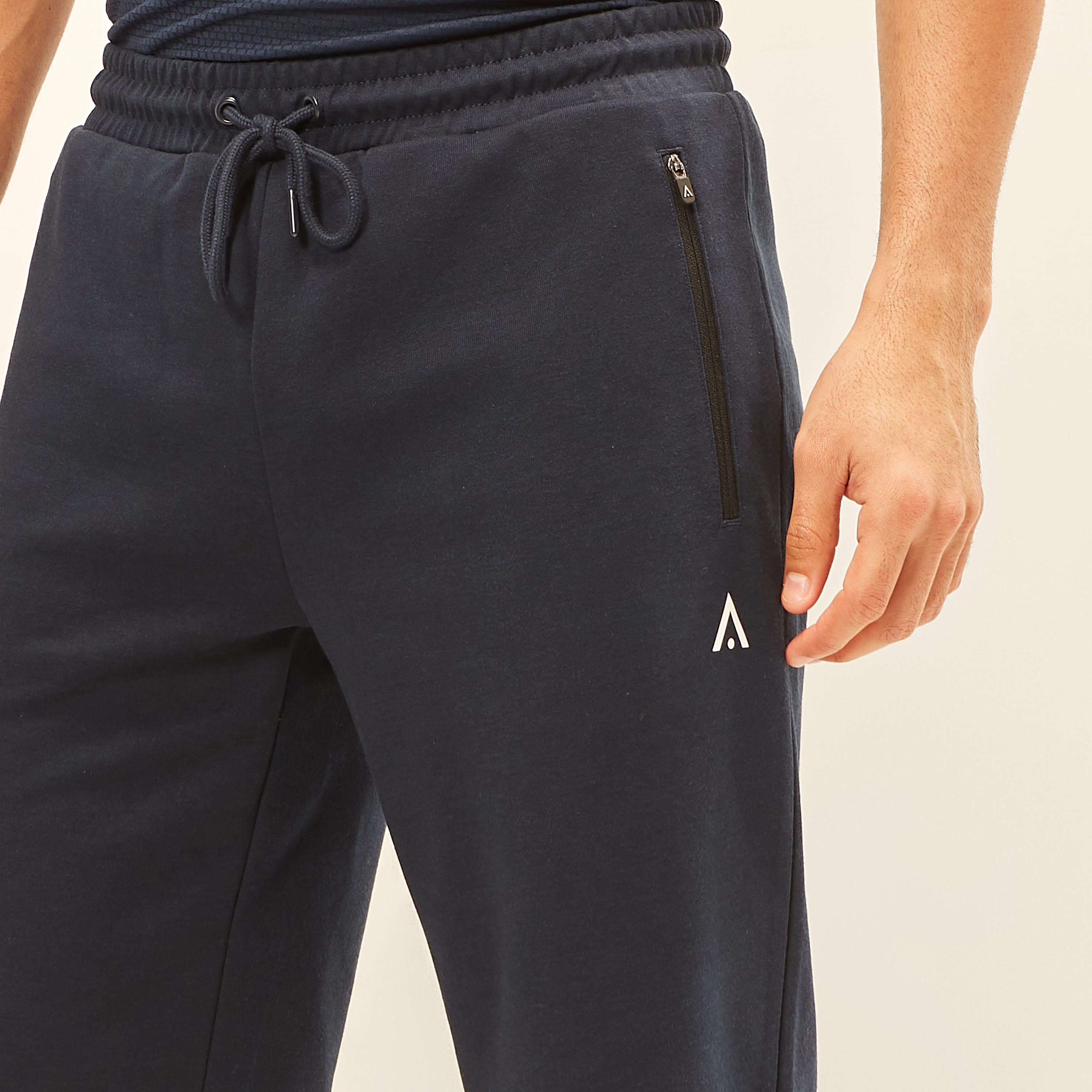 شورت سادة برباط إغلاق وجيوب بسحاب-men-clothing-sportswearandactivewear-bottoms-image-3
