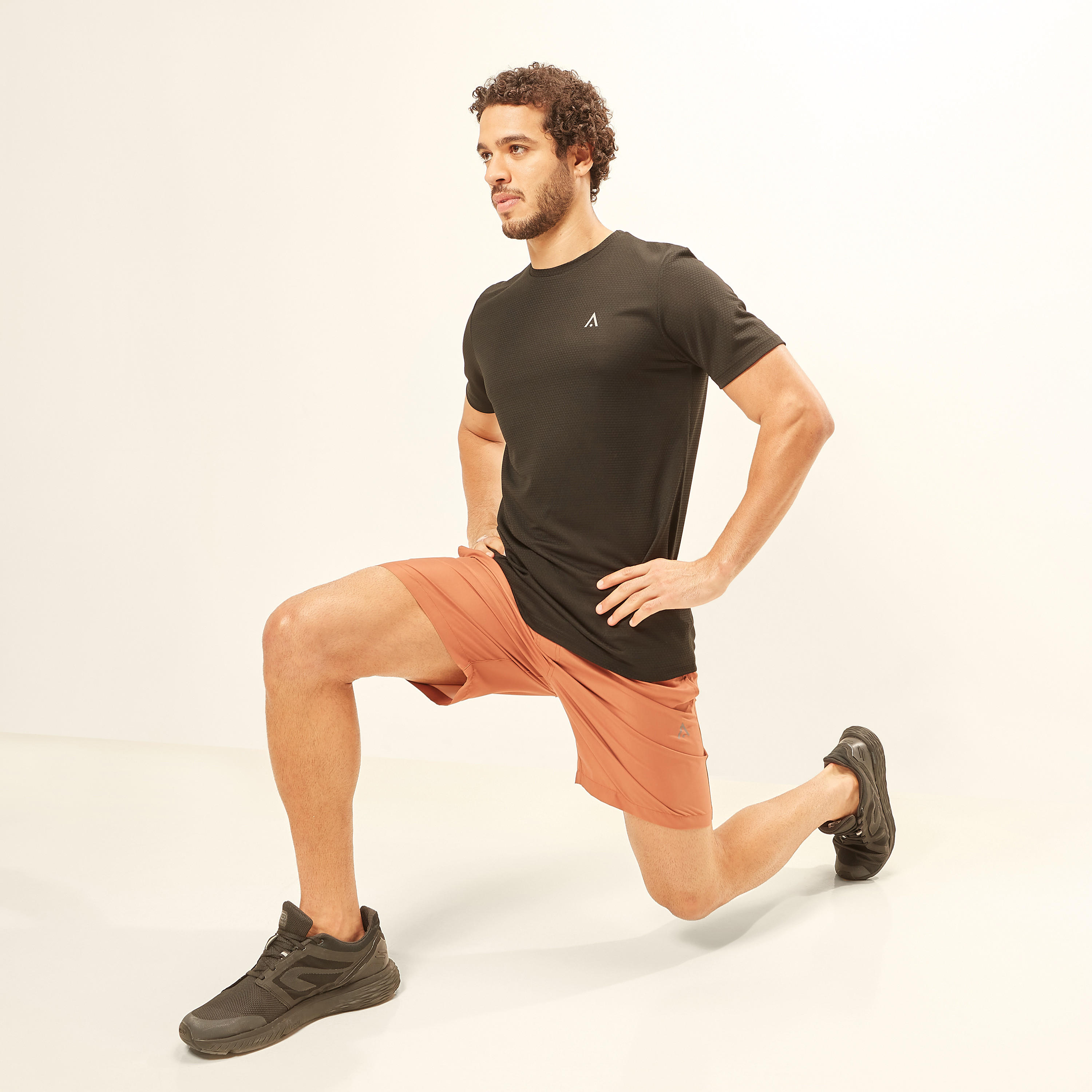 شورت سادة برباط إغلاق وجيوب-men-clothing-sportswearandactivewear-bottoms-image-4