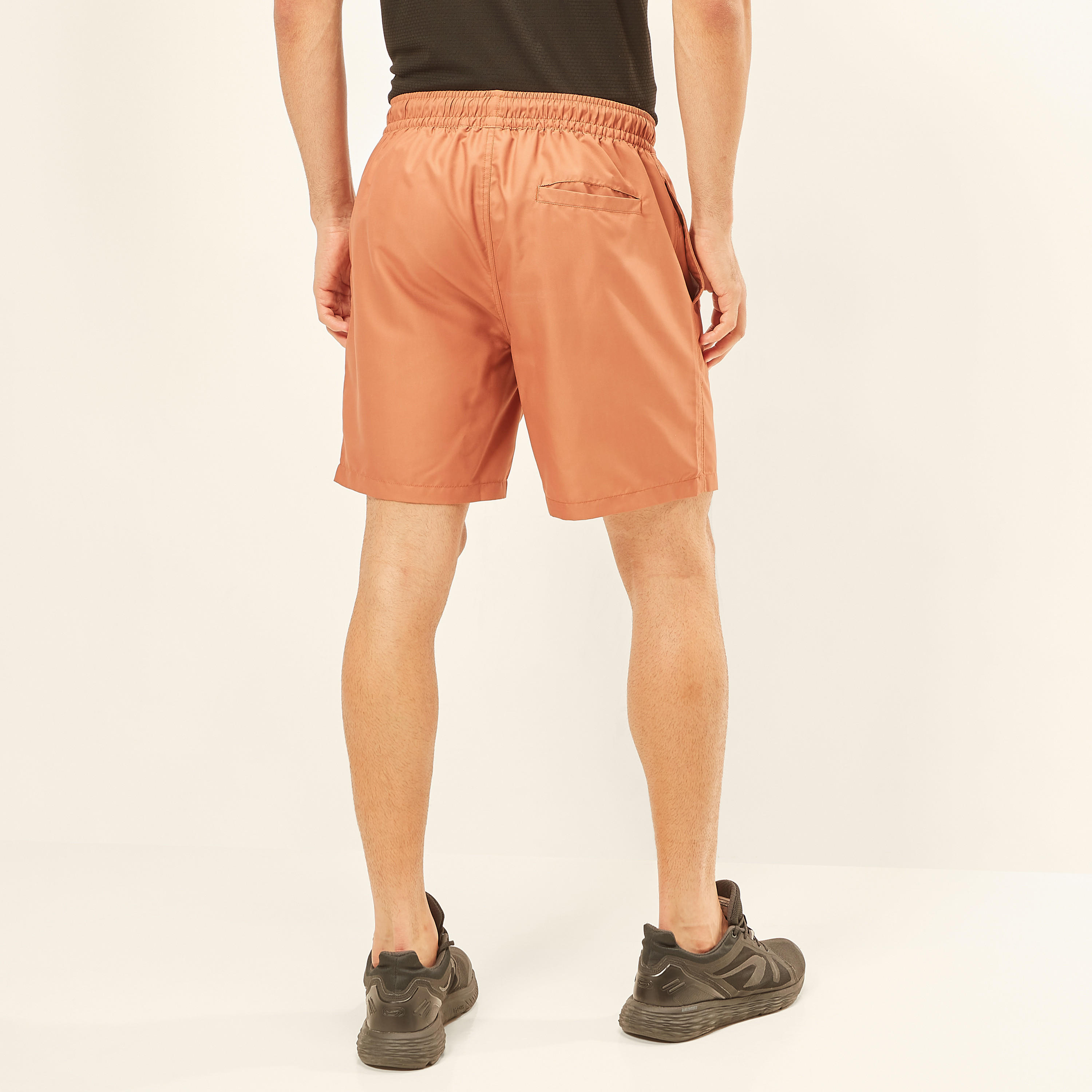 شورت سادة برباط إغلاق وجيوب-men-clothing-sportswearandactivewear-bottoms-image-2