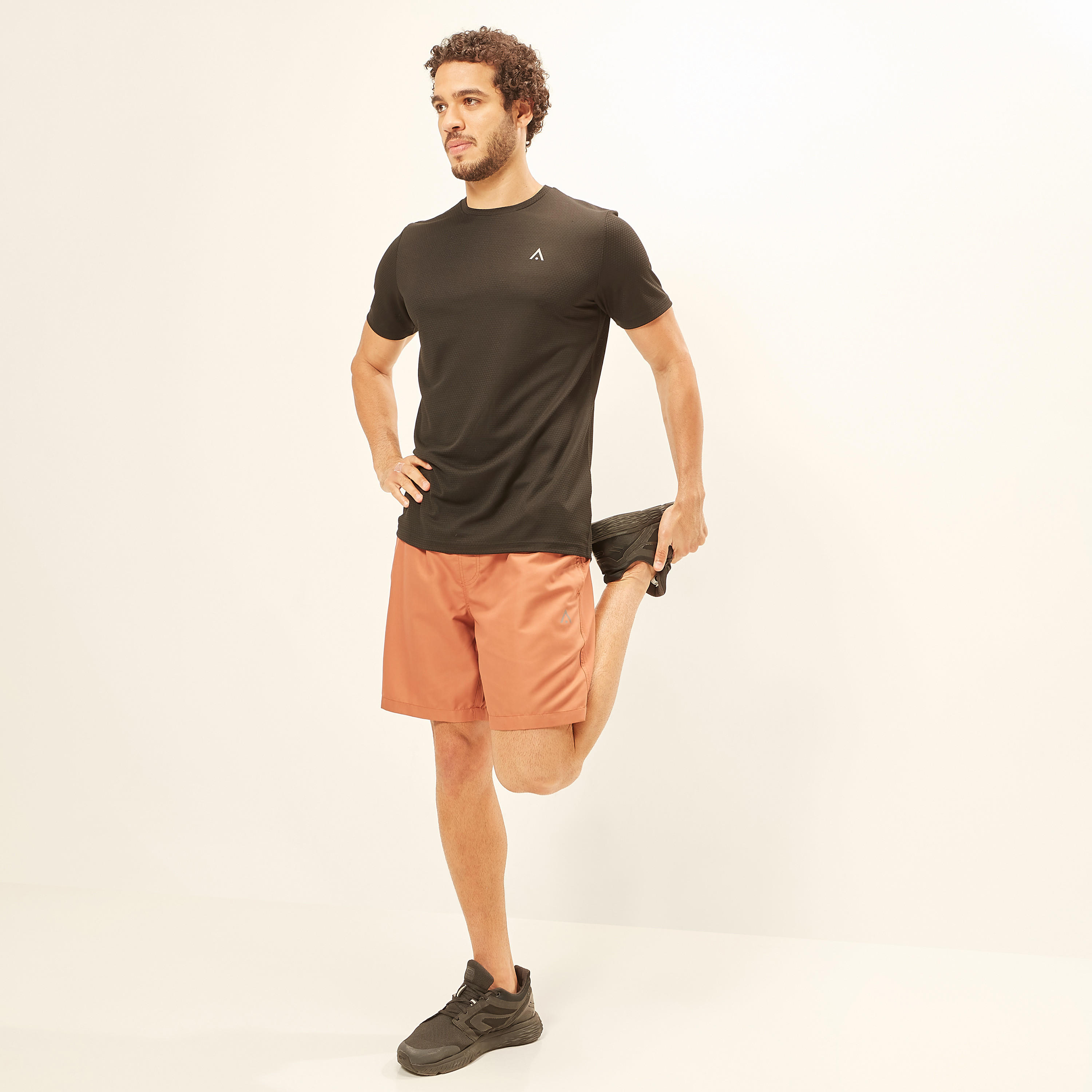 شورت سادة برباط إغلاق وجيوب-men-clothing-sportswearandactivewear-bottoms-image-1