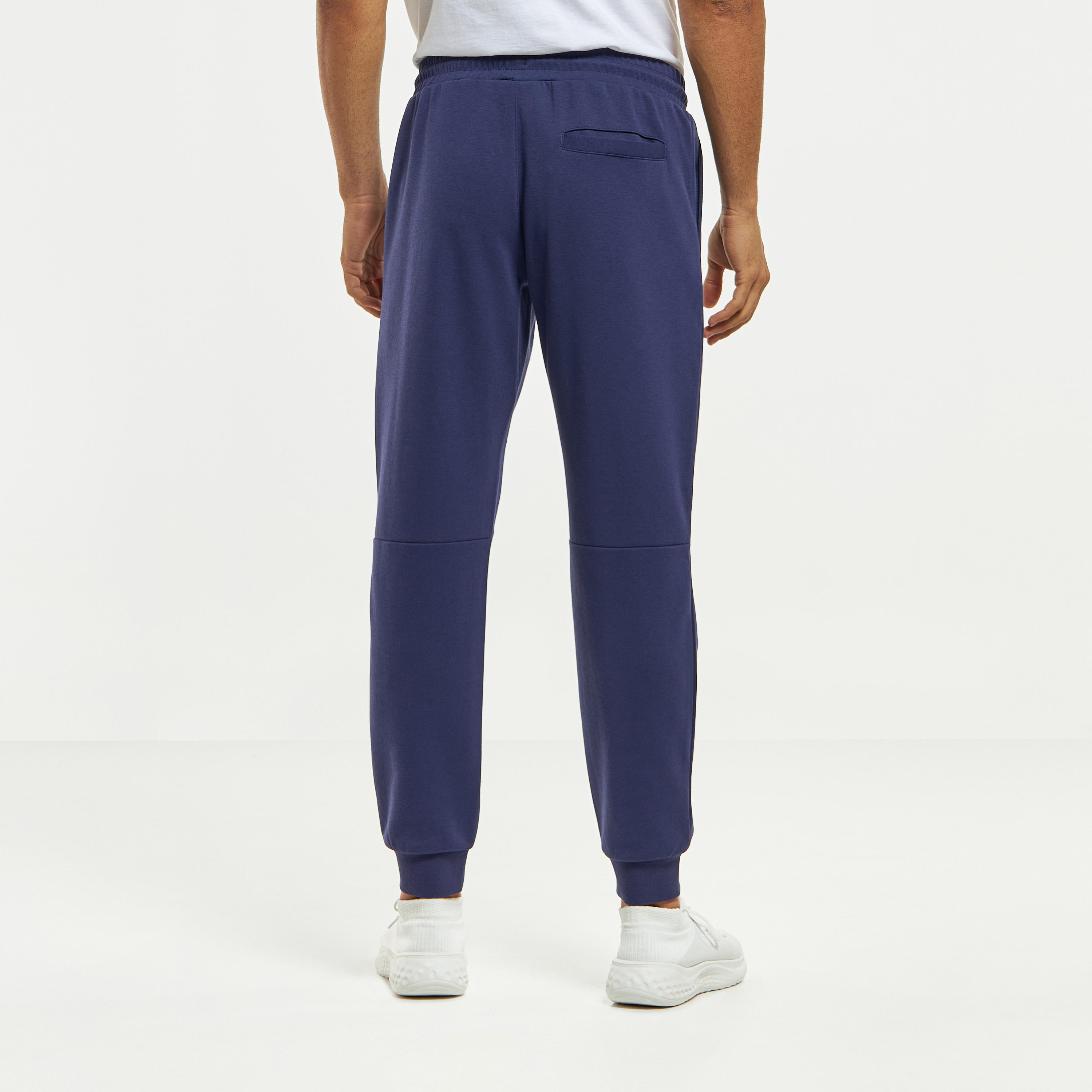 بنطلون رياضي سادة بجيوب ورباط إغلاق-men-clothing-sportswearandactivewear-bottoms-image-2