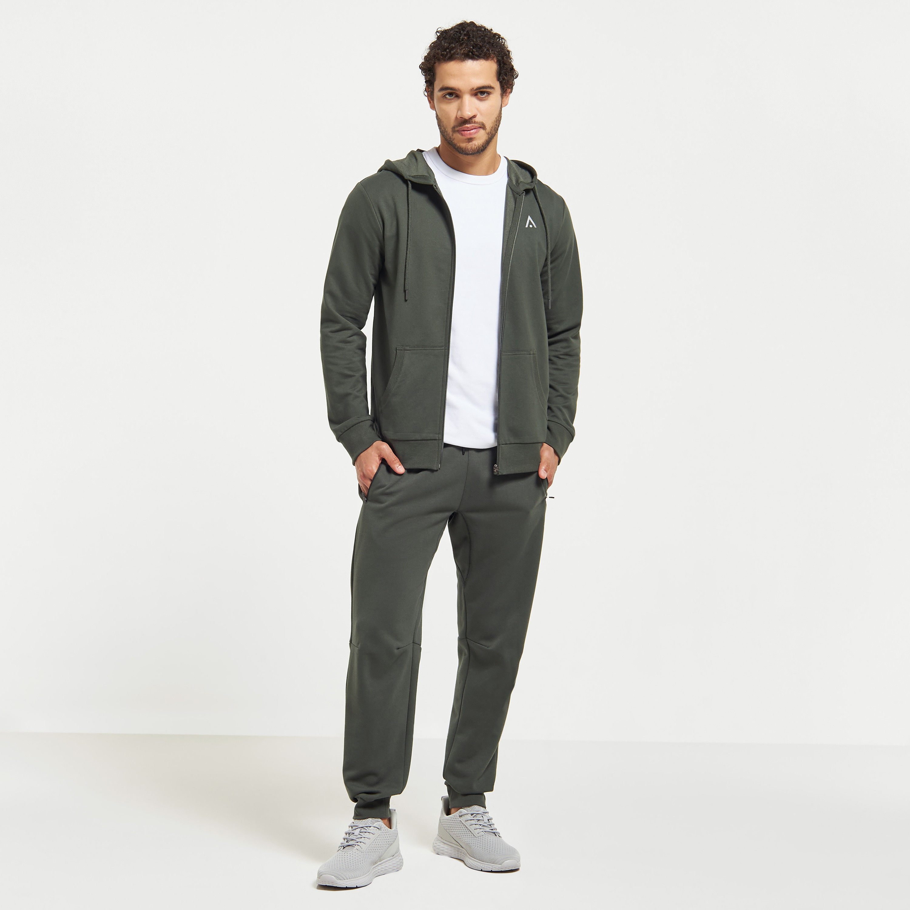 جاكيت سادة بأكمام طويلة بقبعة وسحّاب-men-winterwear-hoodiesandsweatshirts-image-6
