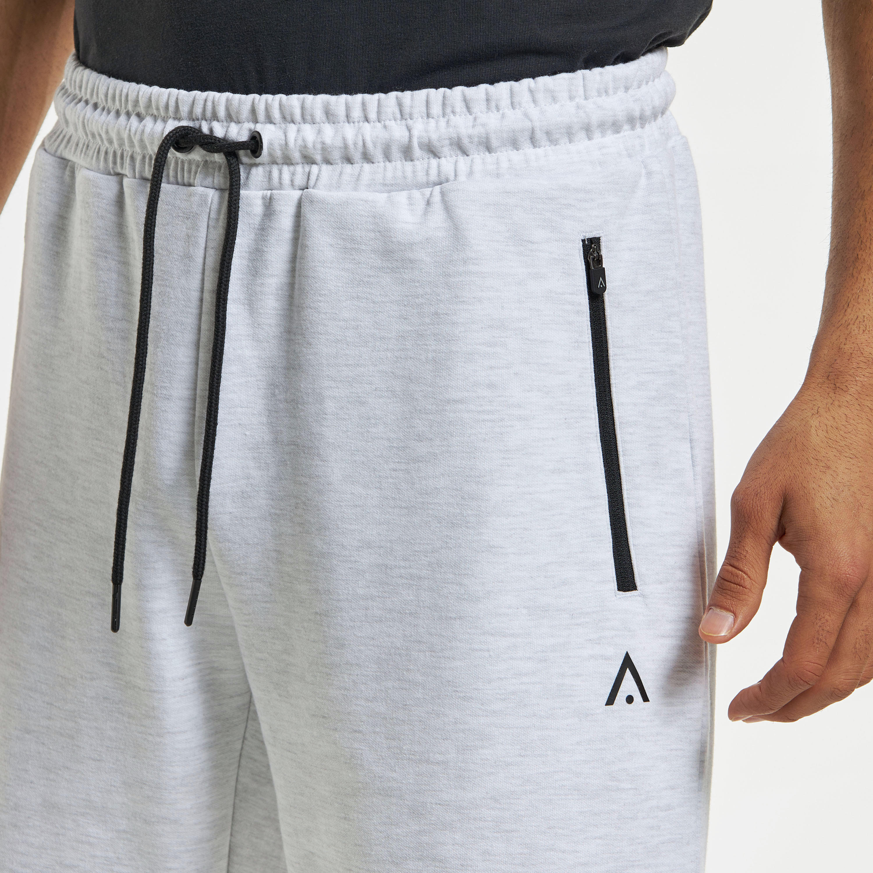 شورت سادة برباط إغلاق وجيوب-men-clothing-sportswearandactivewear-bottoms-image-1