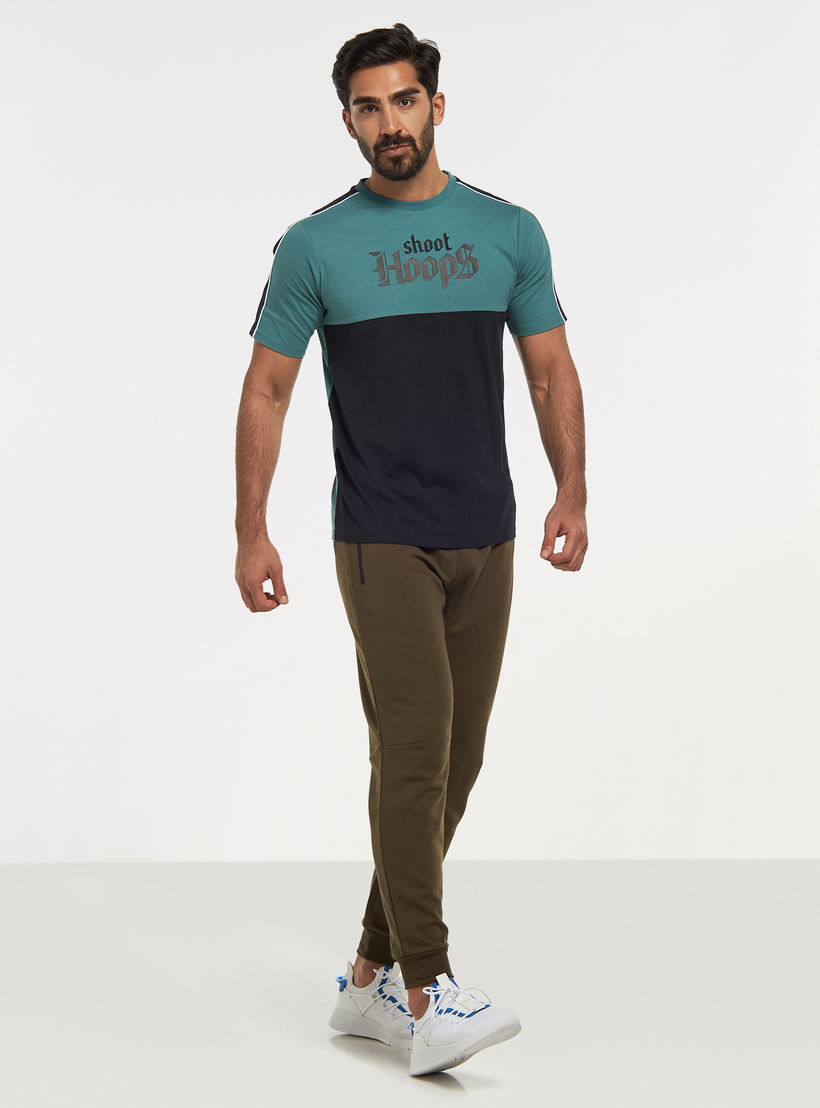 بنطلون رياضي سادة برباط إغلاق وجيوب بسحّاب-men-clothing-sportswearandactivewear-bottoms-image-3