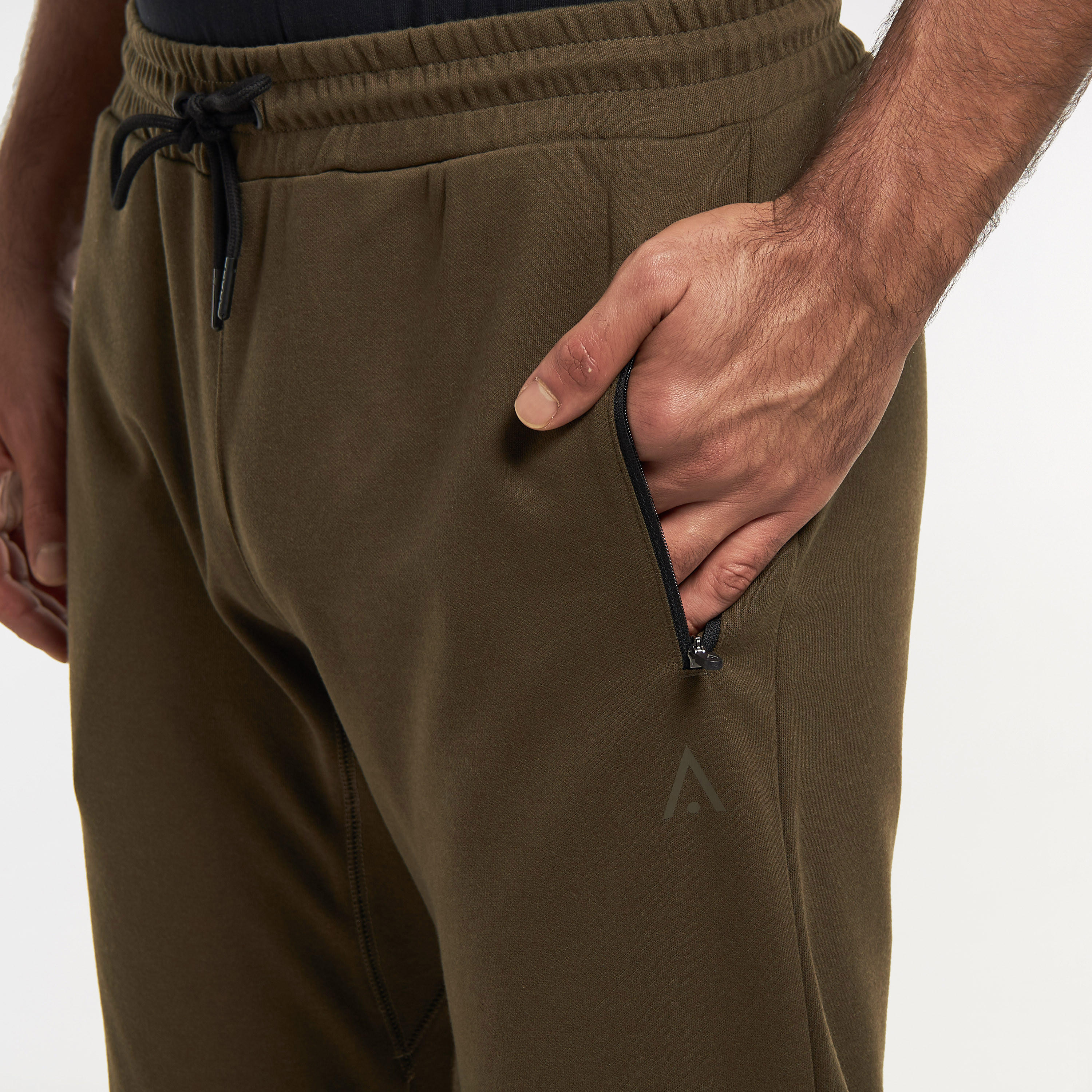 بنطلون رياضي سادة برباط إغلاق وجيوب بسحّاب-men-clothing-sportswearandactivewear-bottoms-image-1