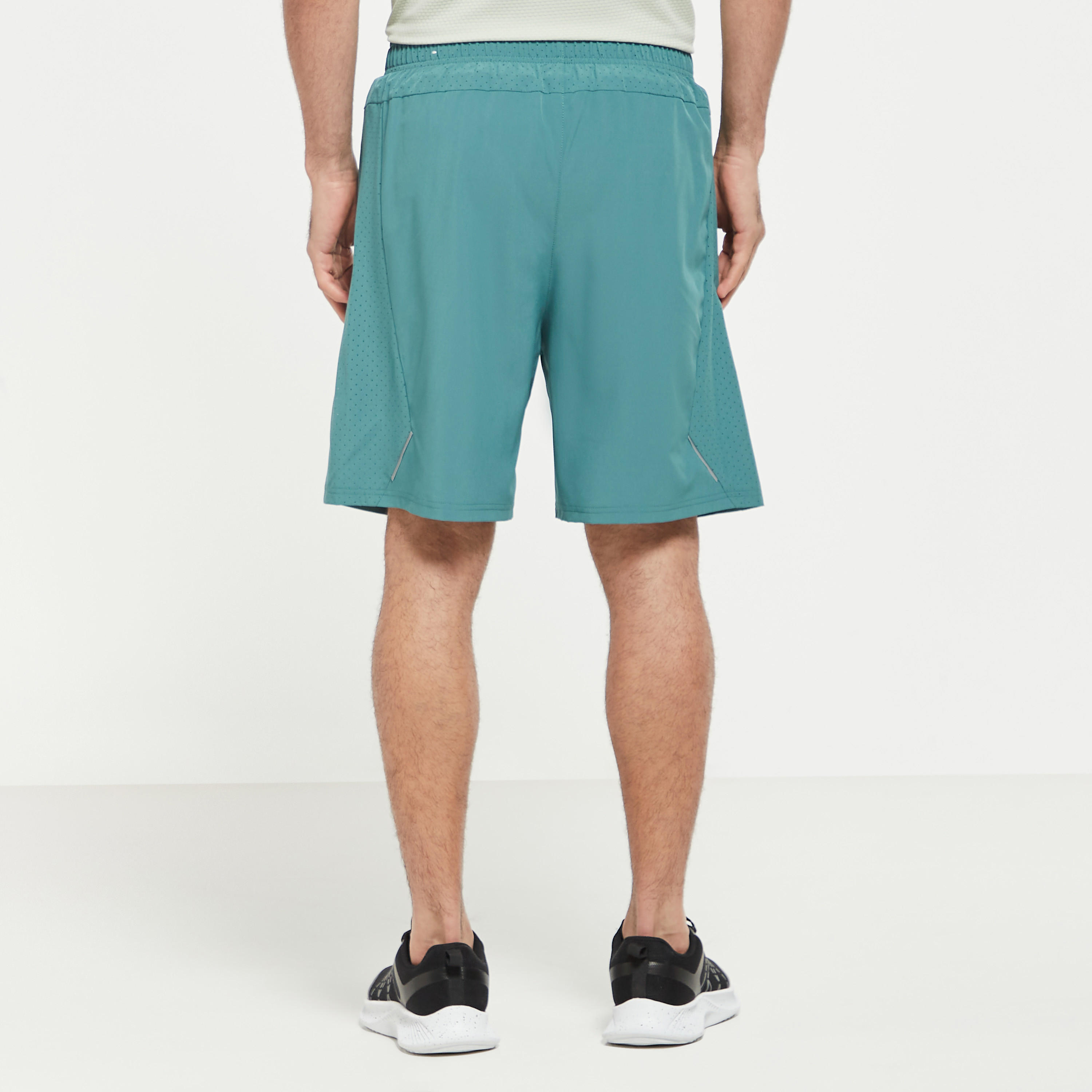 شورت بشريطة شبكية وخصر مطّاطي وجيوب-men-clothing-bottoms-shorts-image-3