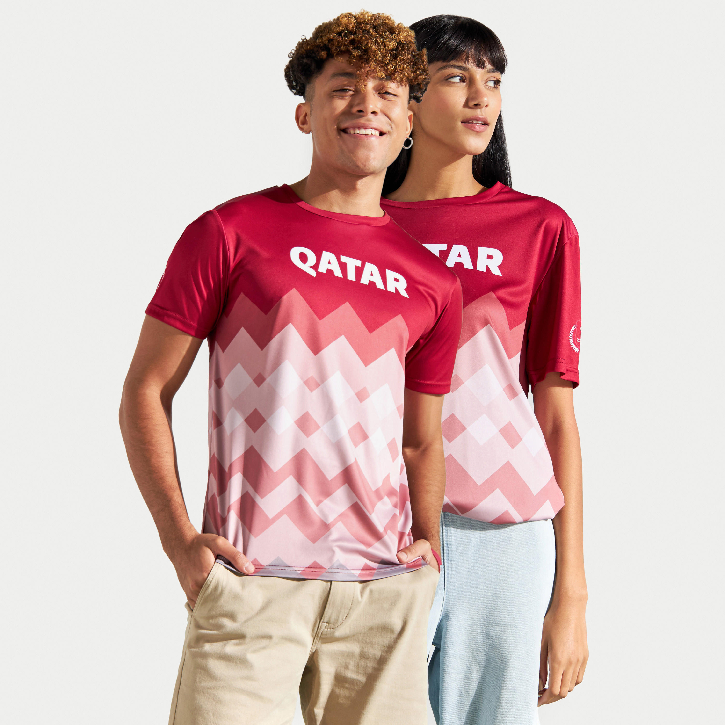 تيشيرت كرة قدم قطر بياقة ضيقة للجنسين-men-clothing-sportswearandactivewear-tshirtsandpolos-image-1