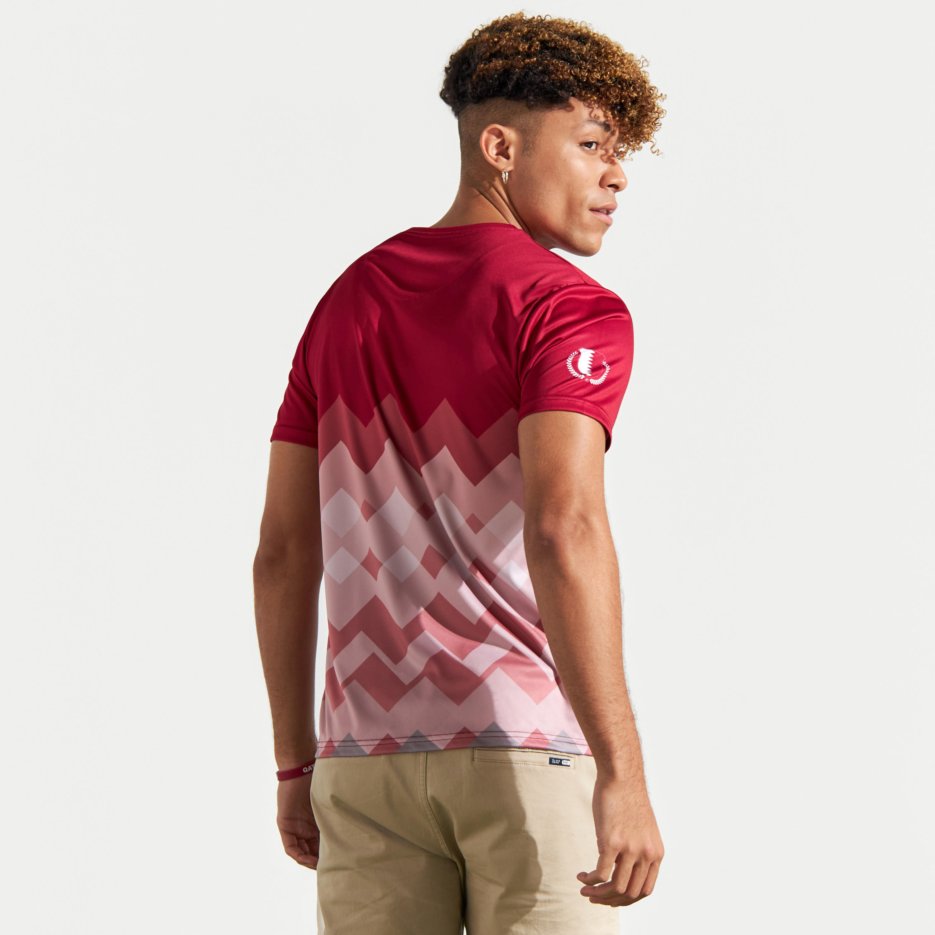 تيشيرت كرة قدم قطر بياقة ضيقة للجنسين-men-clothing-sportswearandactivewear-tshirtsandpolos-image-4