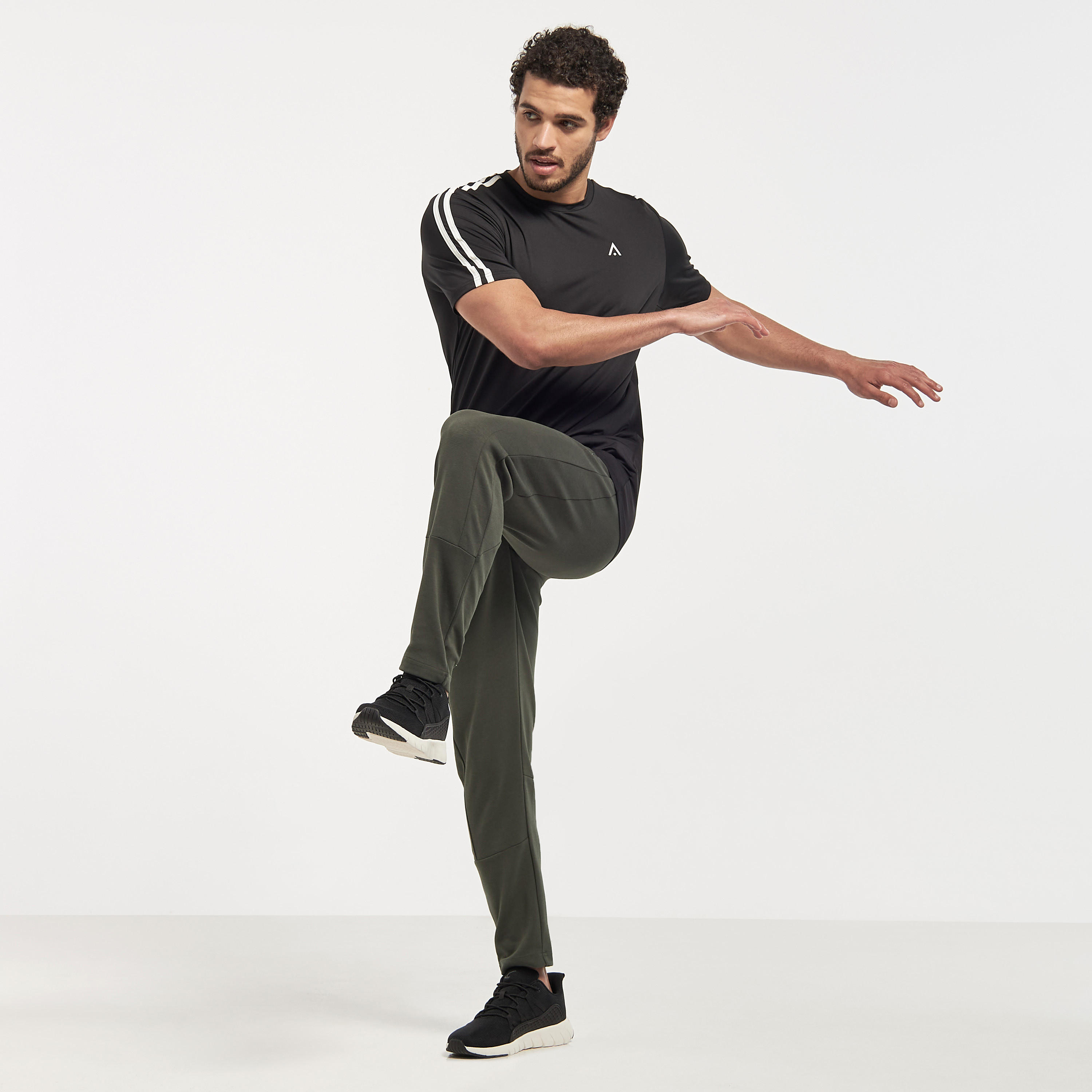 بنطلون رياضي سادة برباط إغلاق وجيوب بسحّاب-men-clothing-sportswearandactivewear-bottoms-image-3