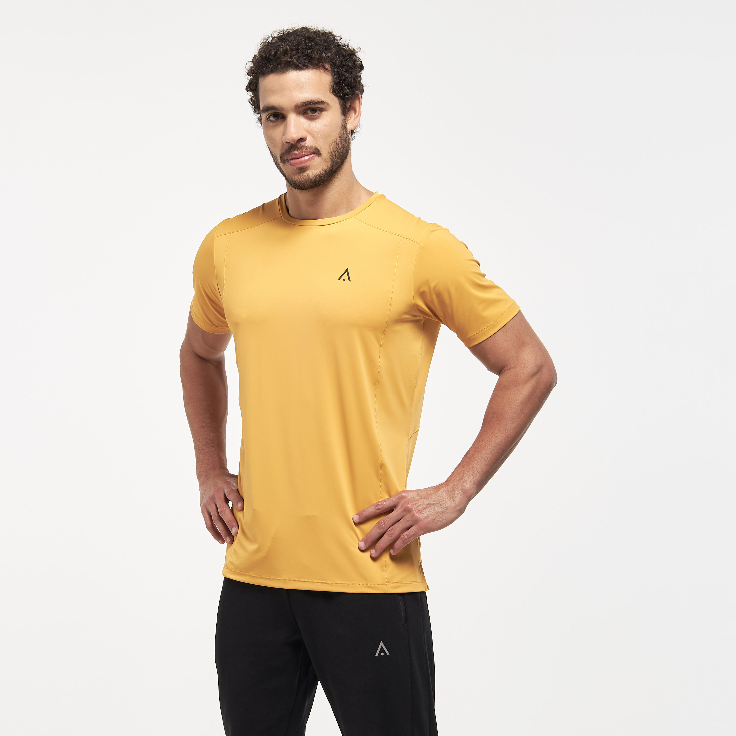تيشيرت سادة بياقة ضيّقة وأكمام قصيرة-men-clothing-sportswearandactivewear-tshirtsandpolos-image-9