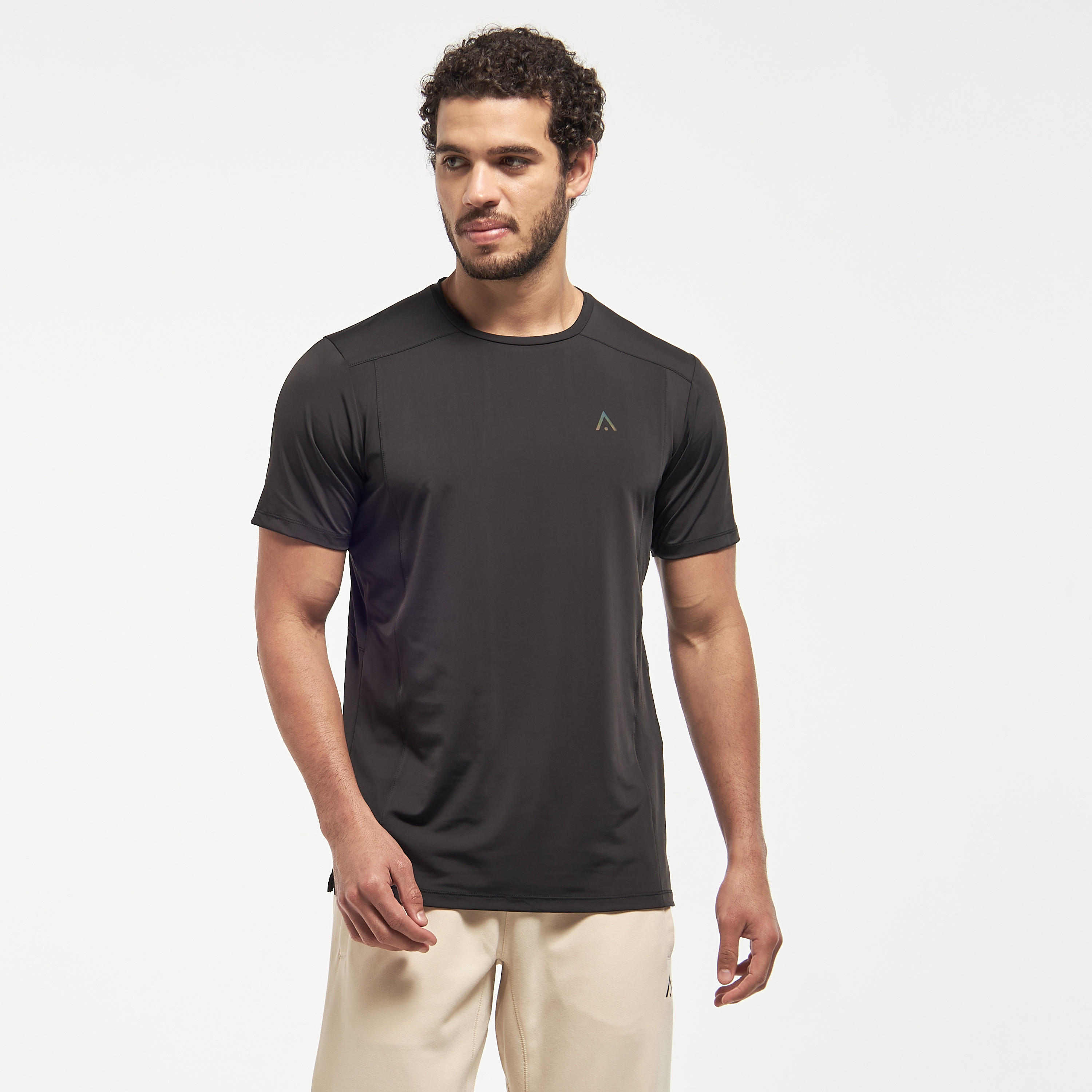 تيشيرت سادة بياقة ضيّقة وأكمام قصيرة-men-clothing-sportswearandactivewear-tshirtsandpolos-image-14