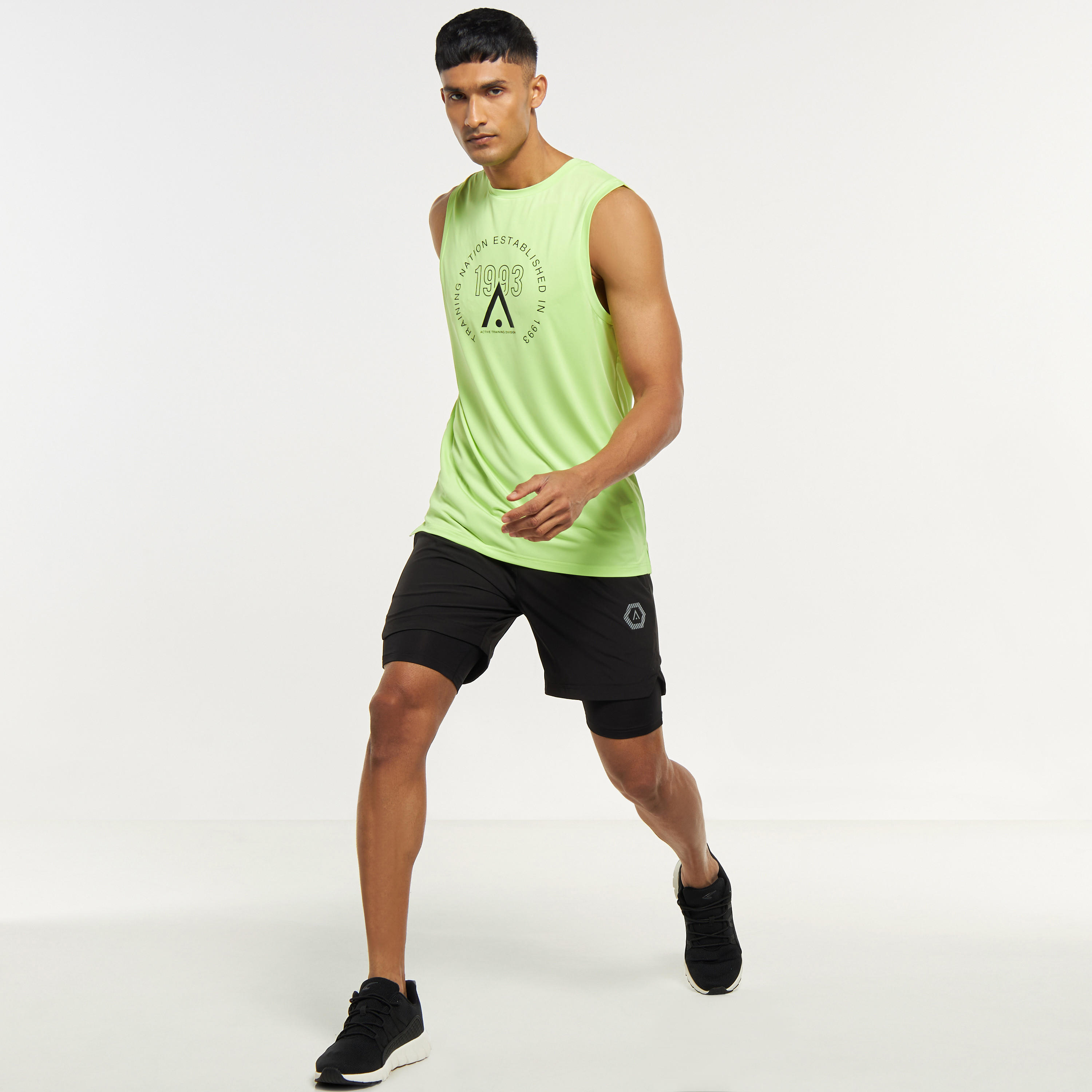 شورت تدريب سادة برباط إغلاق وجيوب-men-clothing-bottoms-shorts-image-2