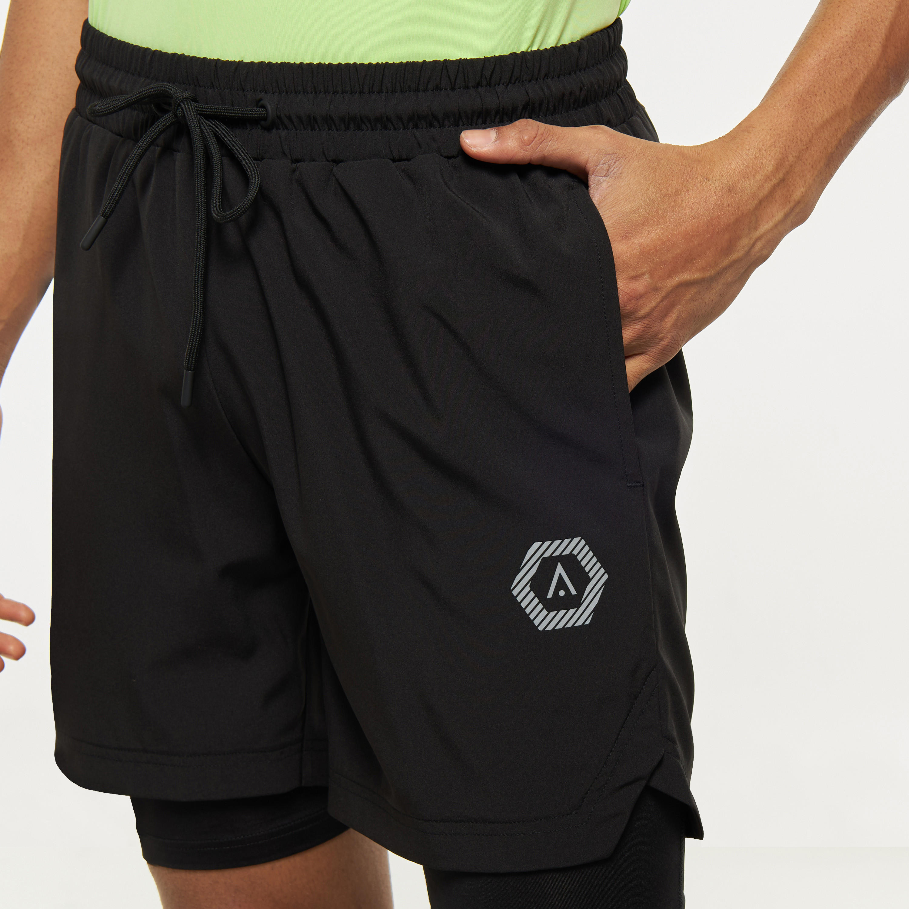 شورت تدريب سادة برباط إغلاق وجيوب-men-clothing-bottoms-shorts-image-4