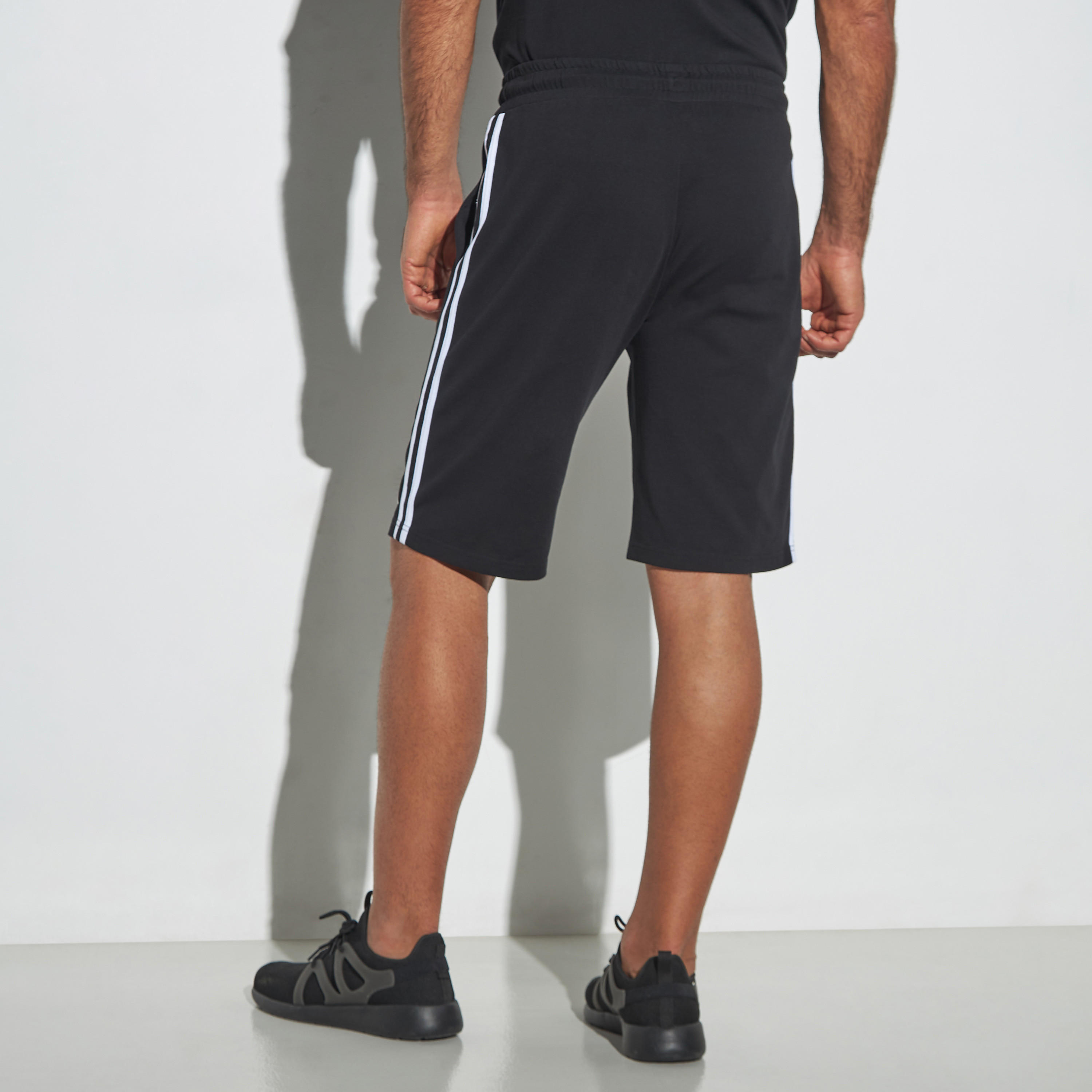 شورت برباط إغلاق وتفاصيل شريطة-men-clothing-sportswearandactivewear-bottoms-image-3