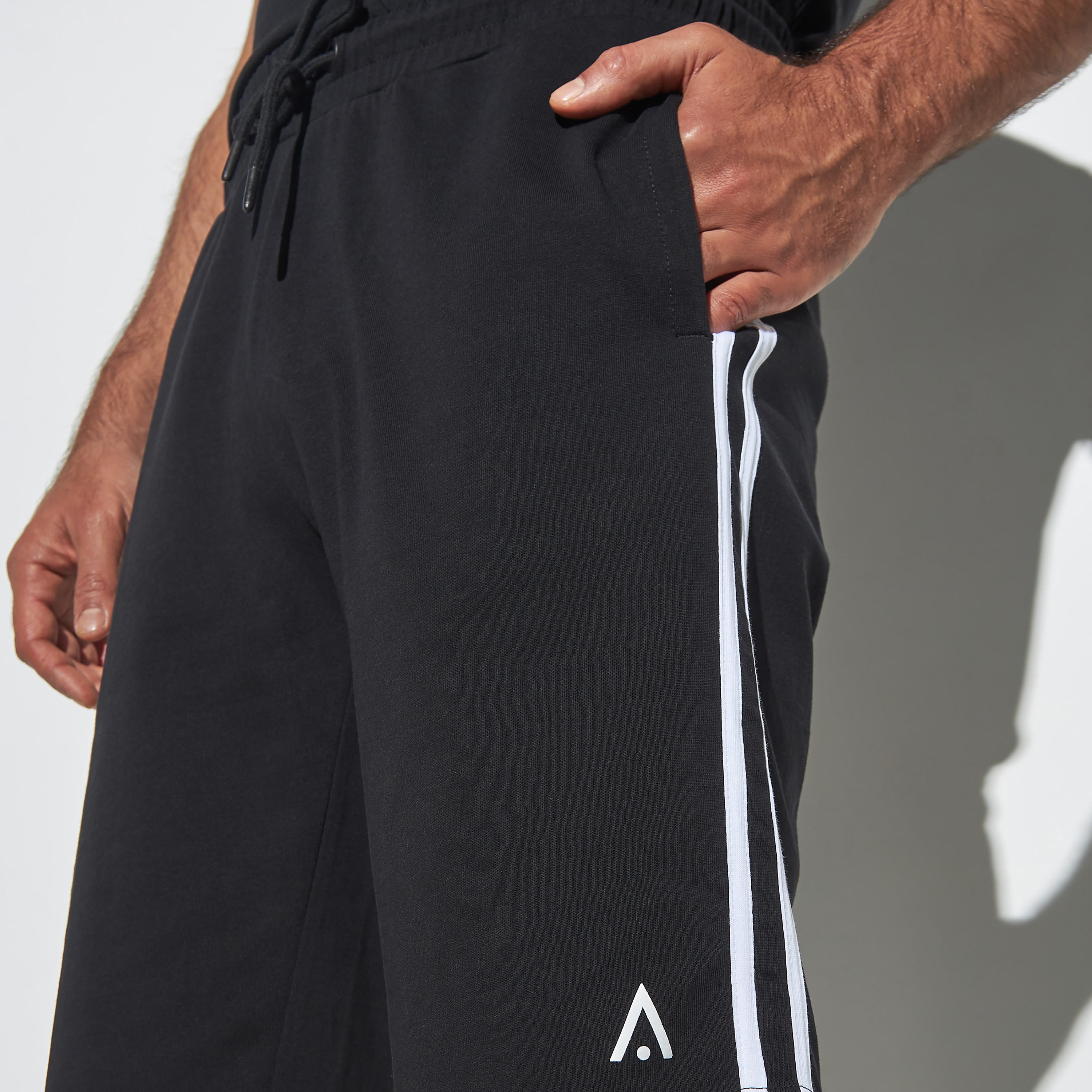 شورت برباط إغلاق وتفاصيل شريطة-men-clothing-sportswearandactivewear-bottoms-image-4
