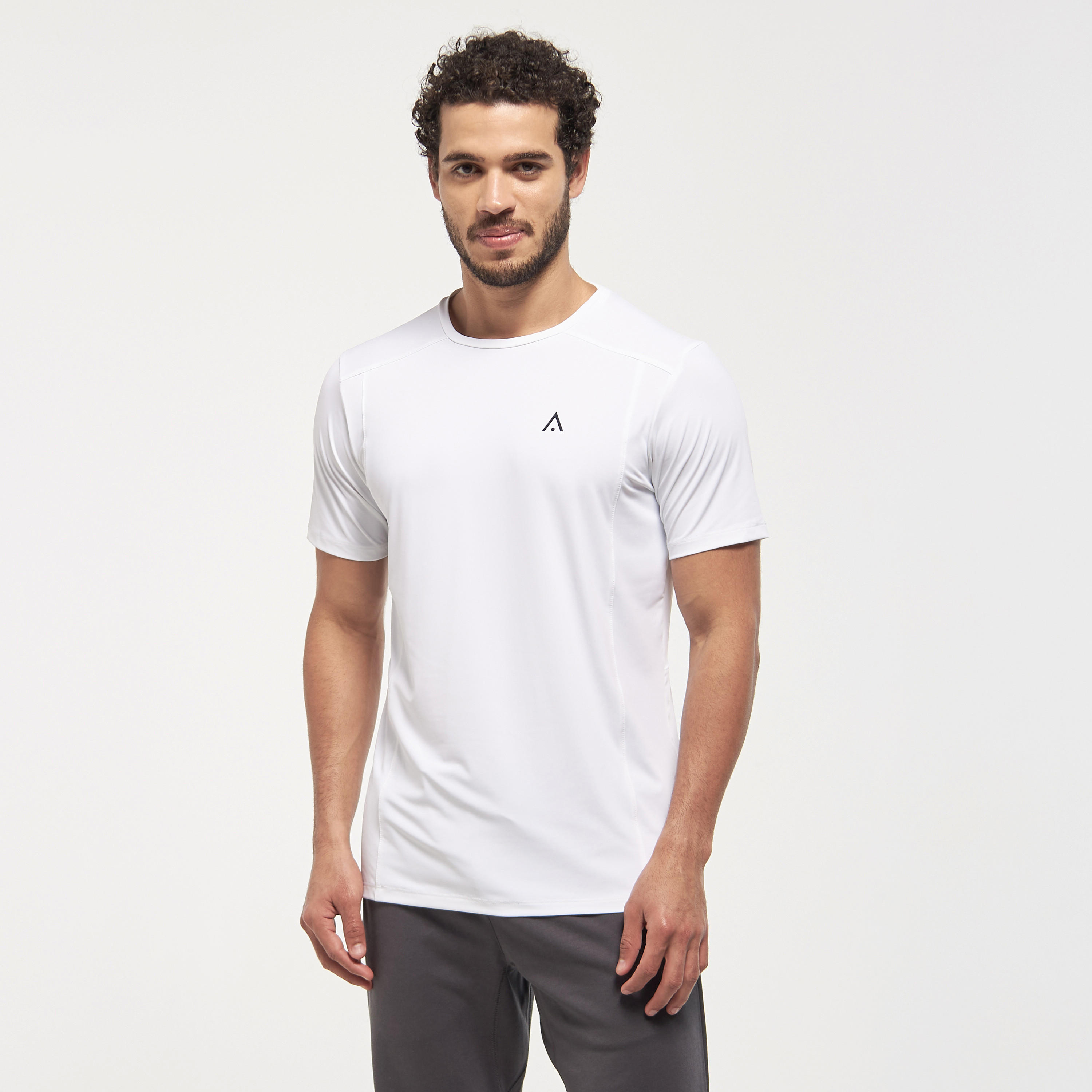 تيشيرت سادة بياقة ضيّقة وأكمام قصيرة-men-clothing-sportswearandactivewear-tshirtsandpolos-image-18