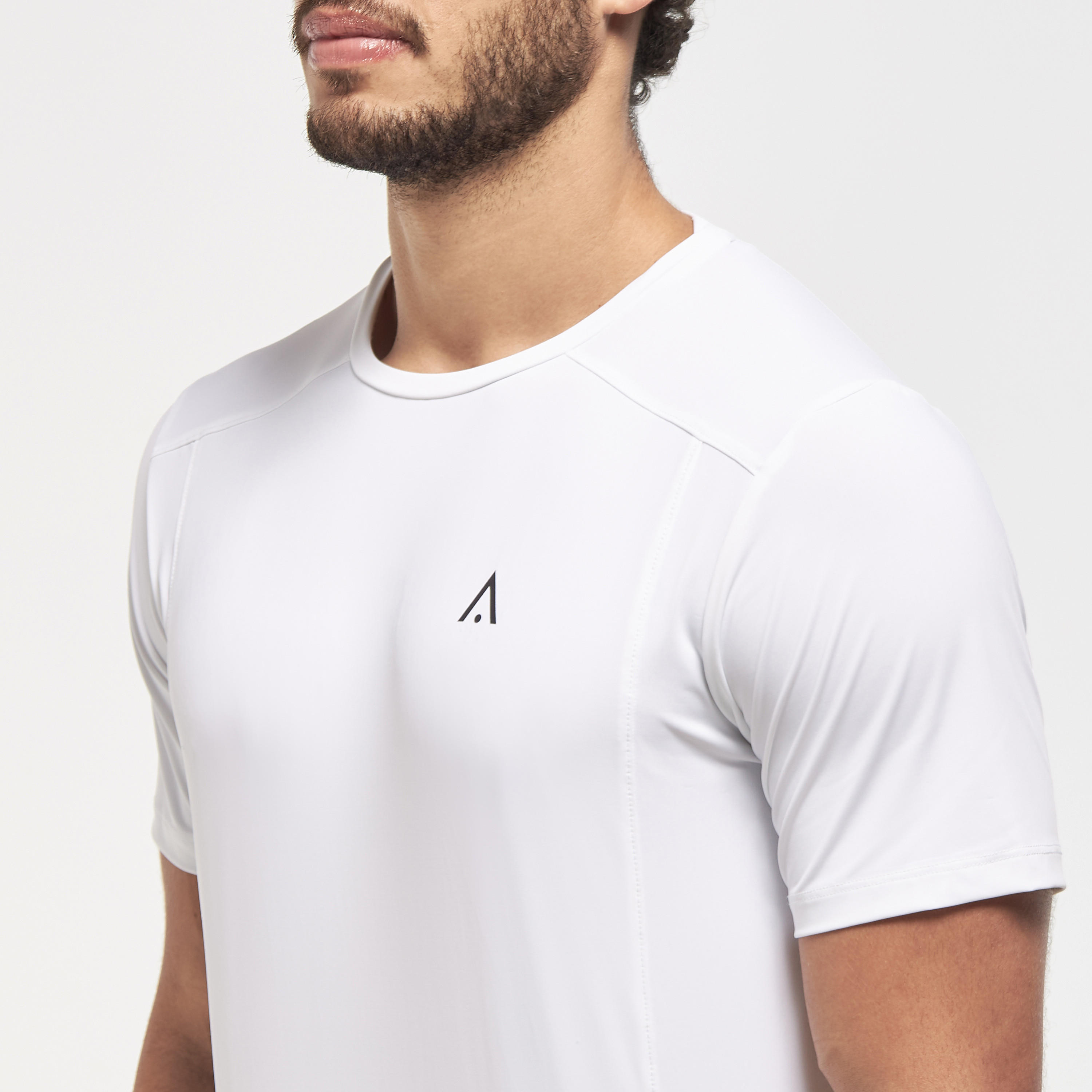 تيشيرت سادة بياقة ضيّقة وأكمام قصيرة-men-clothing-sportswearandactivewear-tshirtsandpolos-image-21