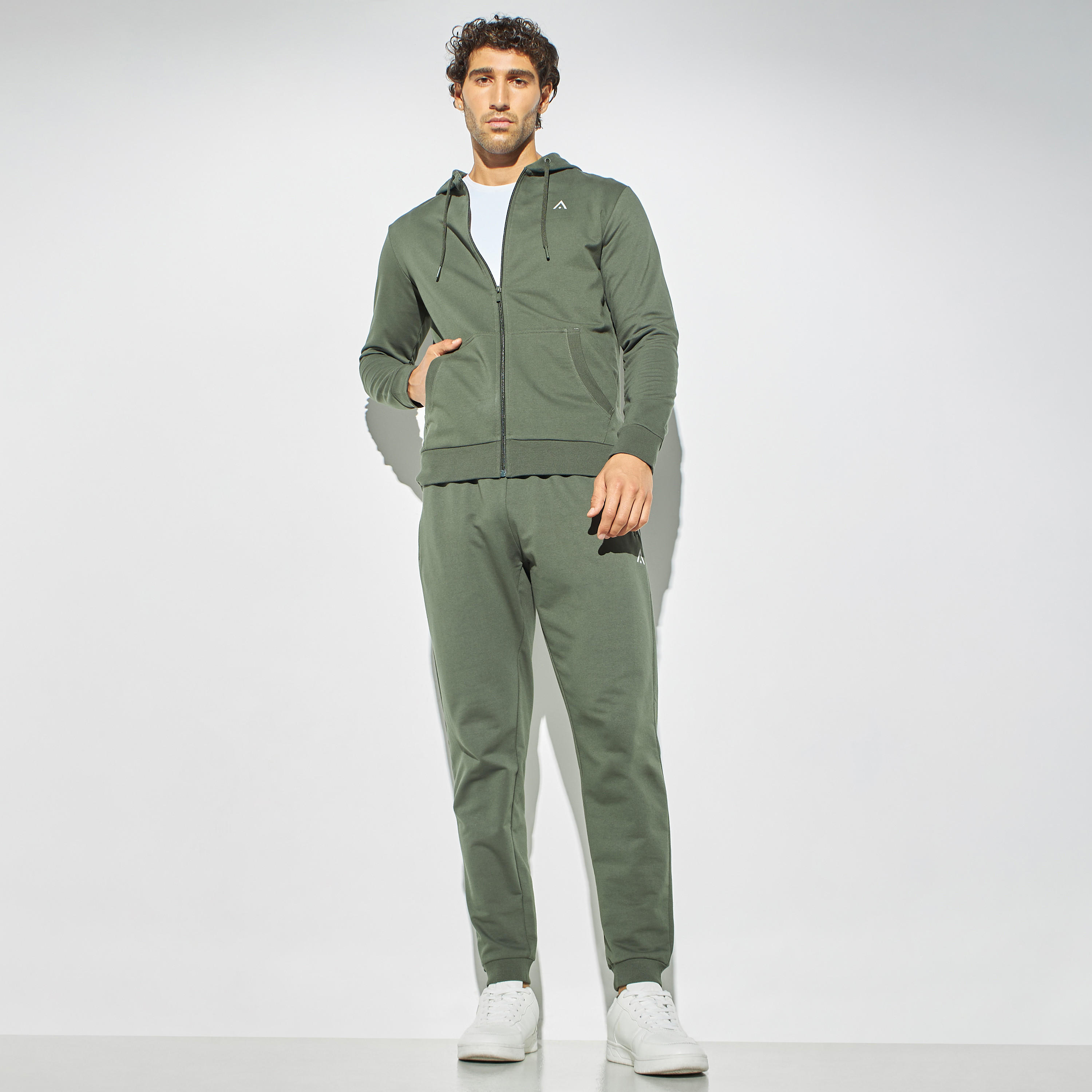هودي سادة بسحاب وجيب كنغر-men-winterwear-hoodiesandsweatshirts-image-4