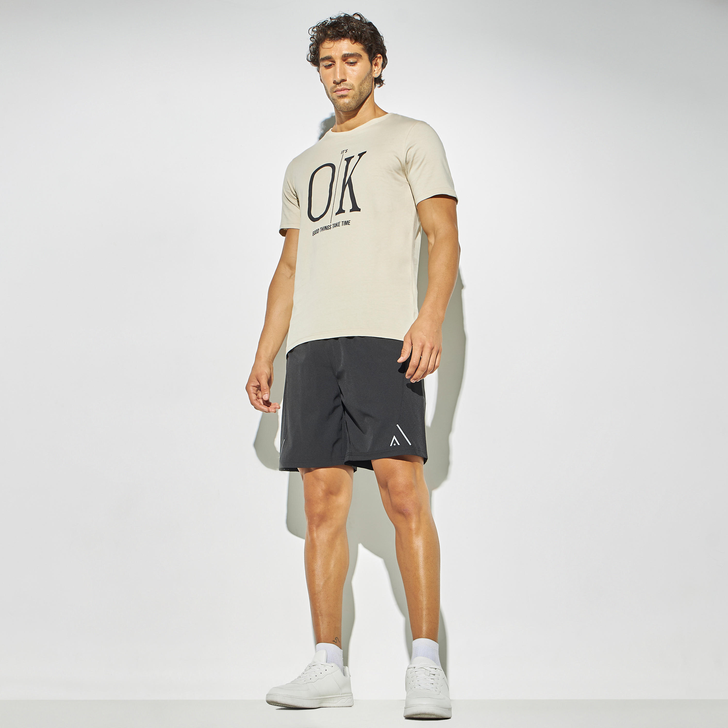 شورت تدريب بلوح مثقب وخصر مطاطي من كابا-men-clothing-sportswearandactivewear-bottoms-image-3