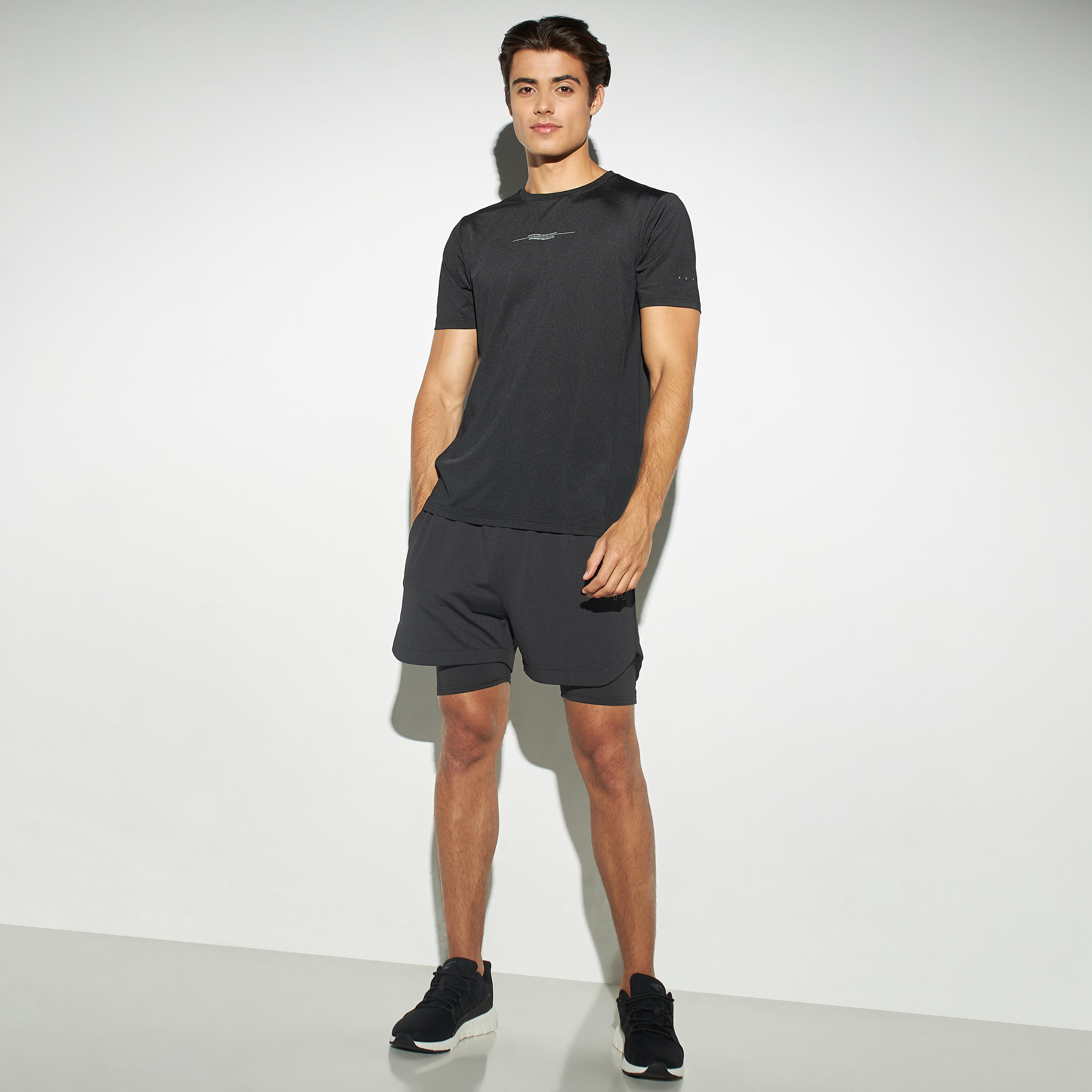 شورت هايبرد سادة برباط إغلاق وجيوب-men-clothing-bottoms-shorts-image-4