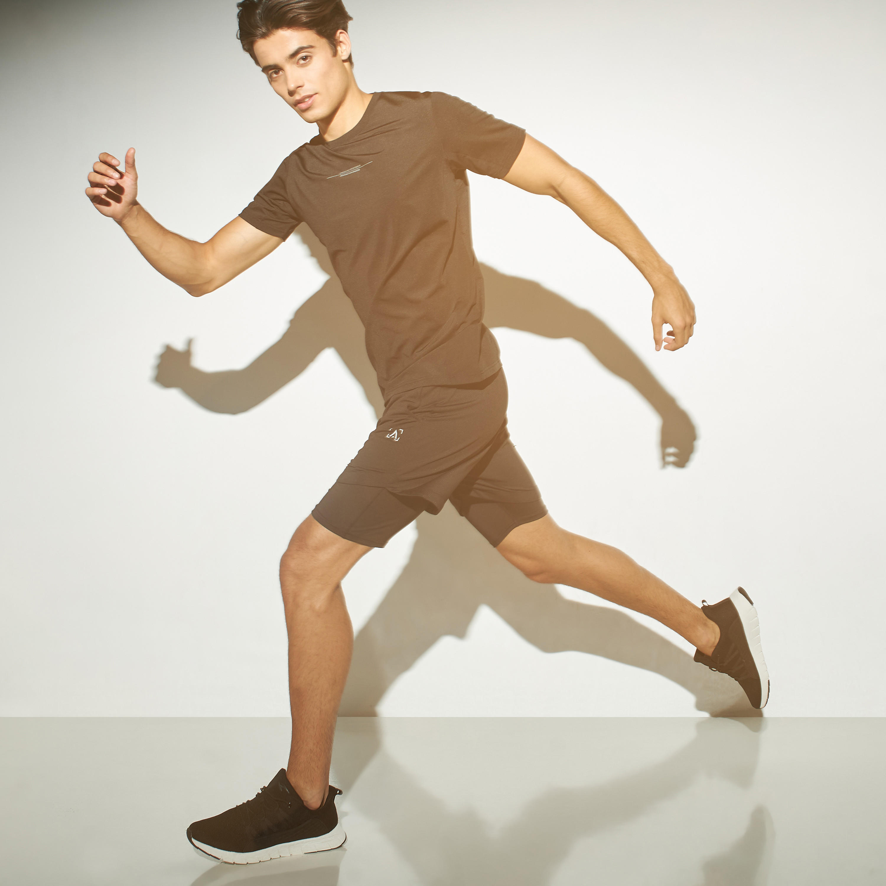 شورت هايبرد سادة برباط إغلاق وجيوب-men-clothing-bottoms-shorts-image-1