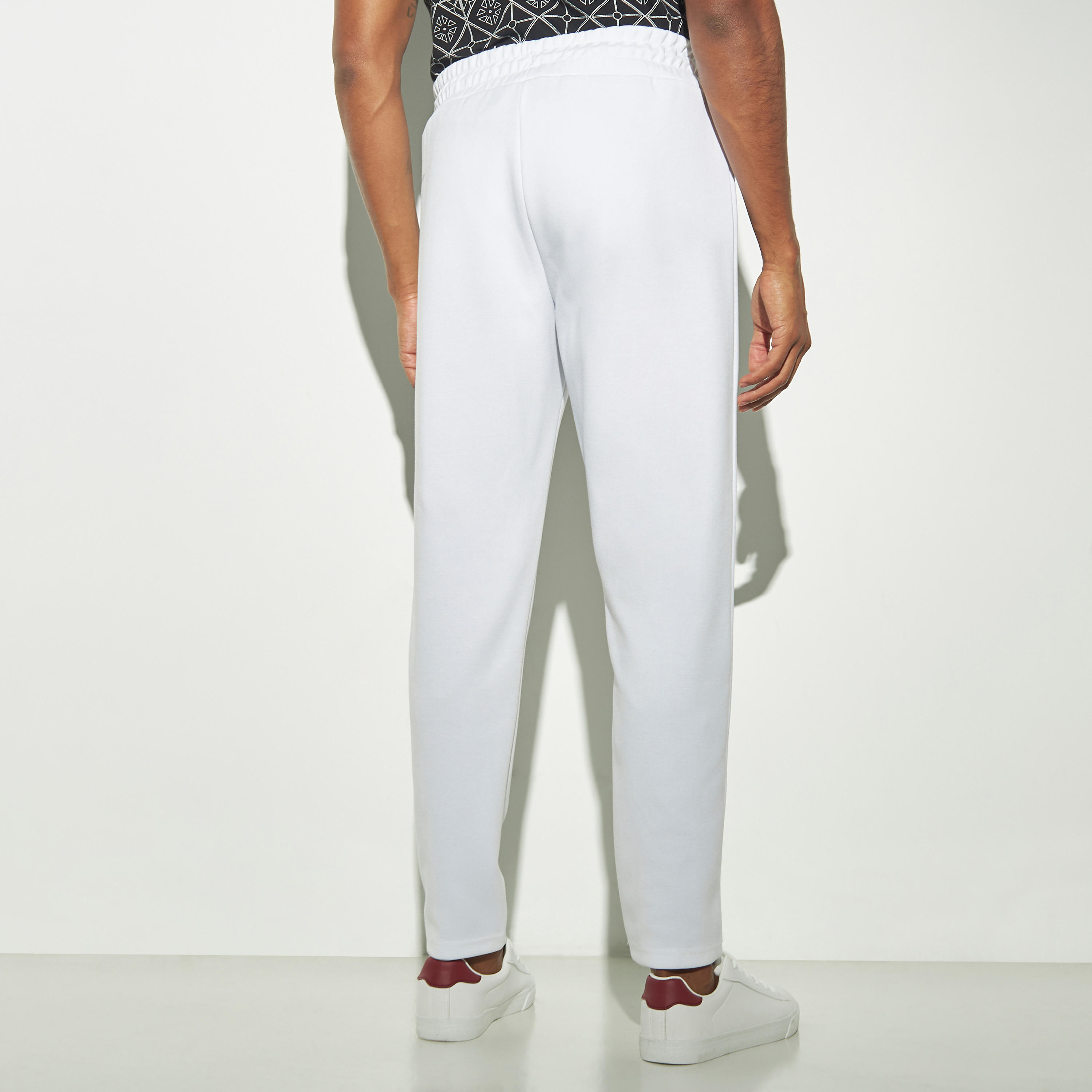 بنطلون رياضي سادة برباط إغلاق وجيوب-men-clothing-sportswearandactivewear-bottoms-image-2