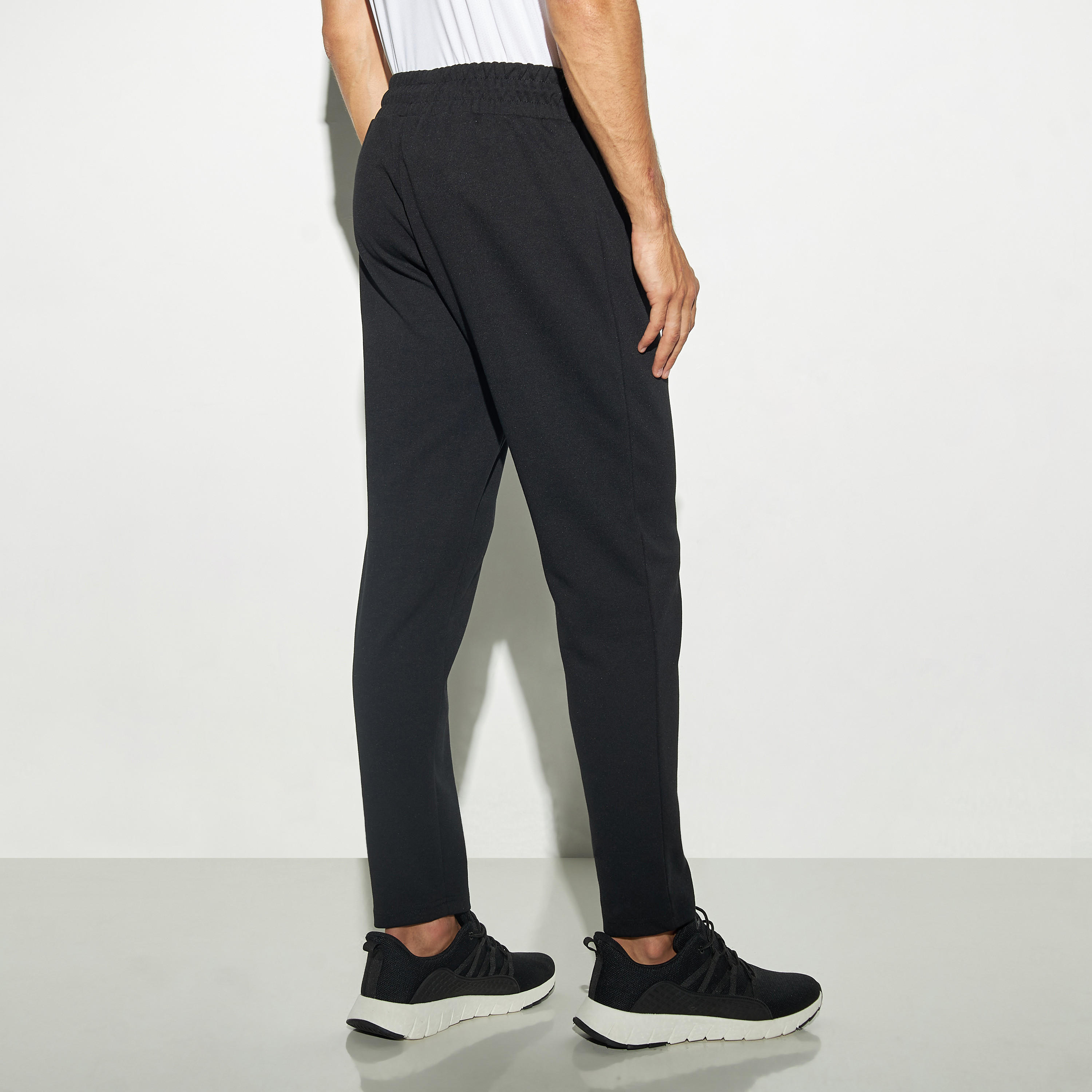 بنطلون رياضي سادة برباط إغلاق وجيوب-men-clothing-sportswearandactivewear-bottoms-image-3