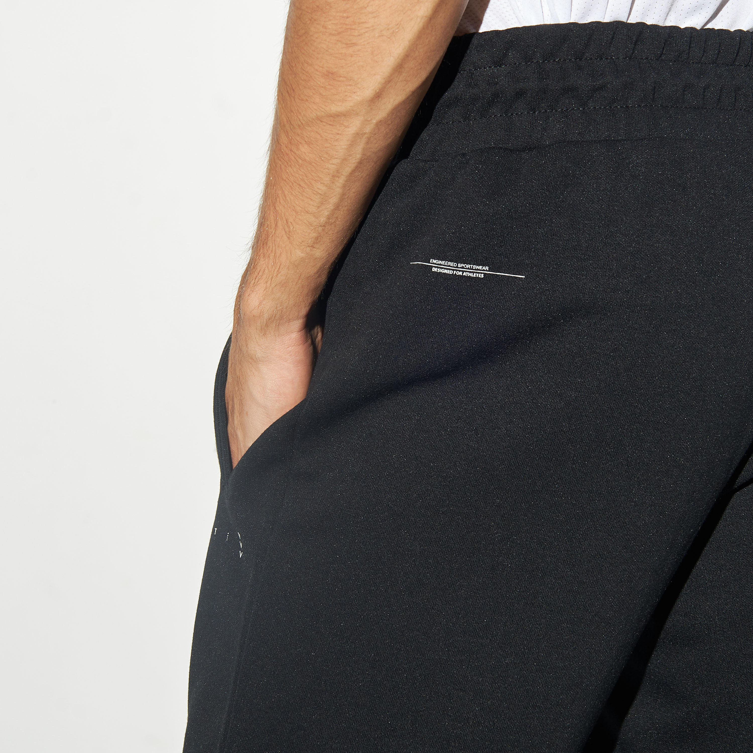بنطلون رياضي سادة برباط إغلاق وجيوب-men-clothing-sportswearandactivewear-bottoms-image-2