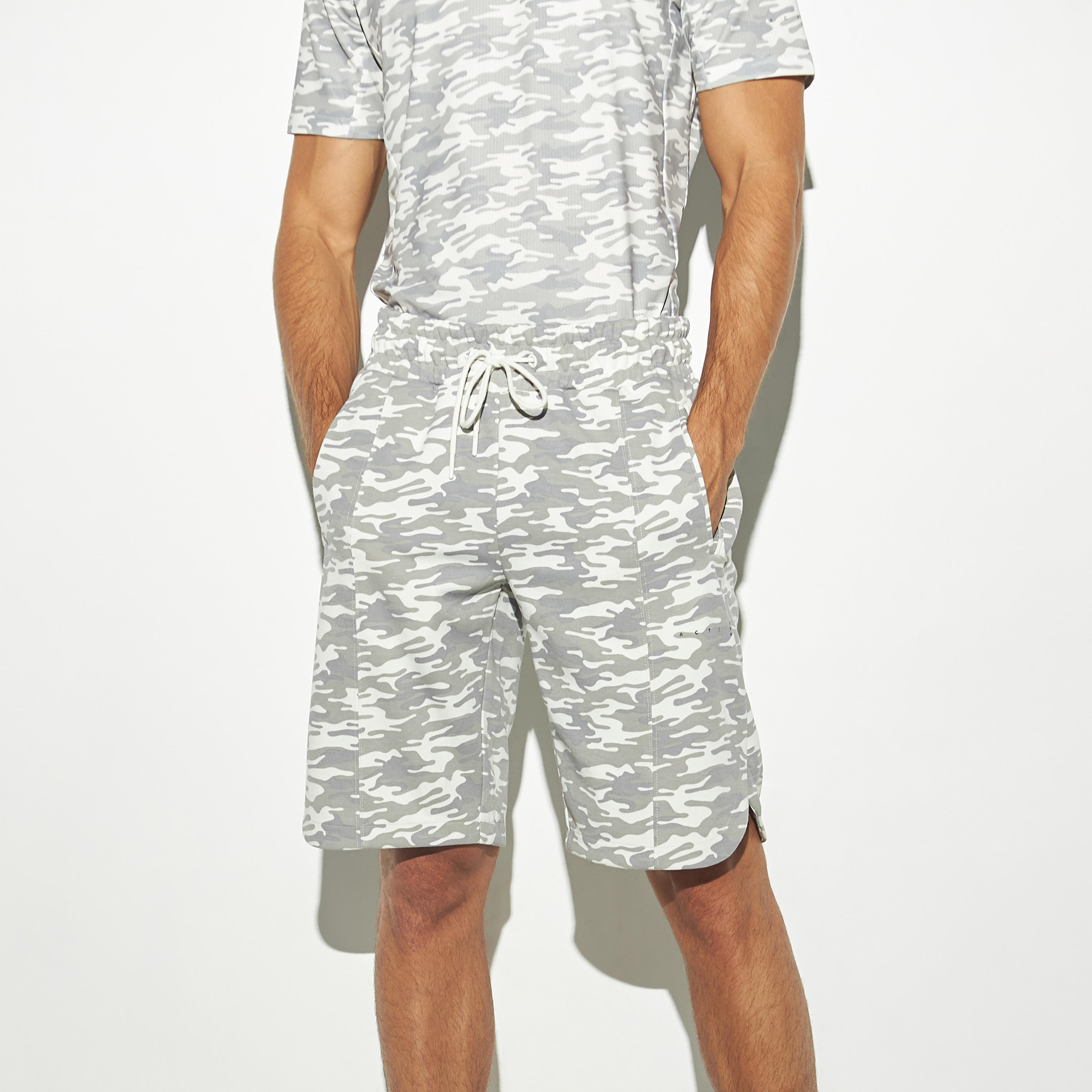 شورت بألواح ورباط إغلاق وجيوب-men-clothing-sportswearandactivewear-bottoms-image-1