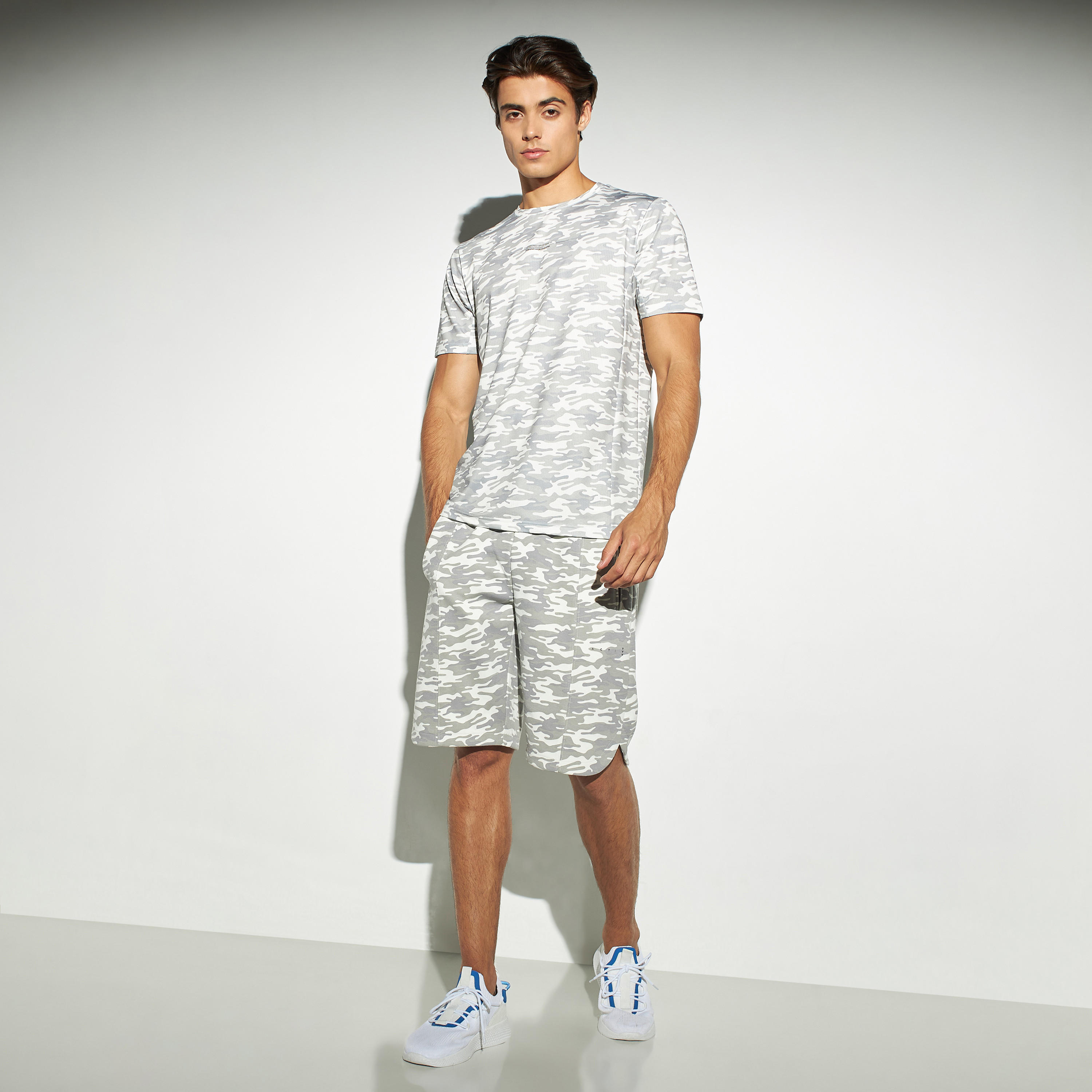 شورت بألواح ورباط إغلاق وجيوب-men-clothing-sportswearandactivewear-bottoms-image-2