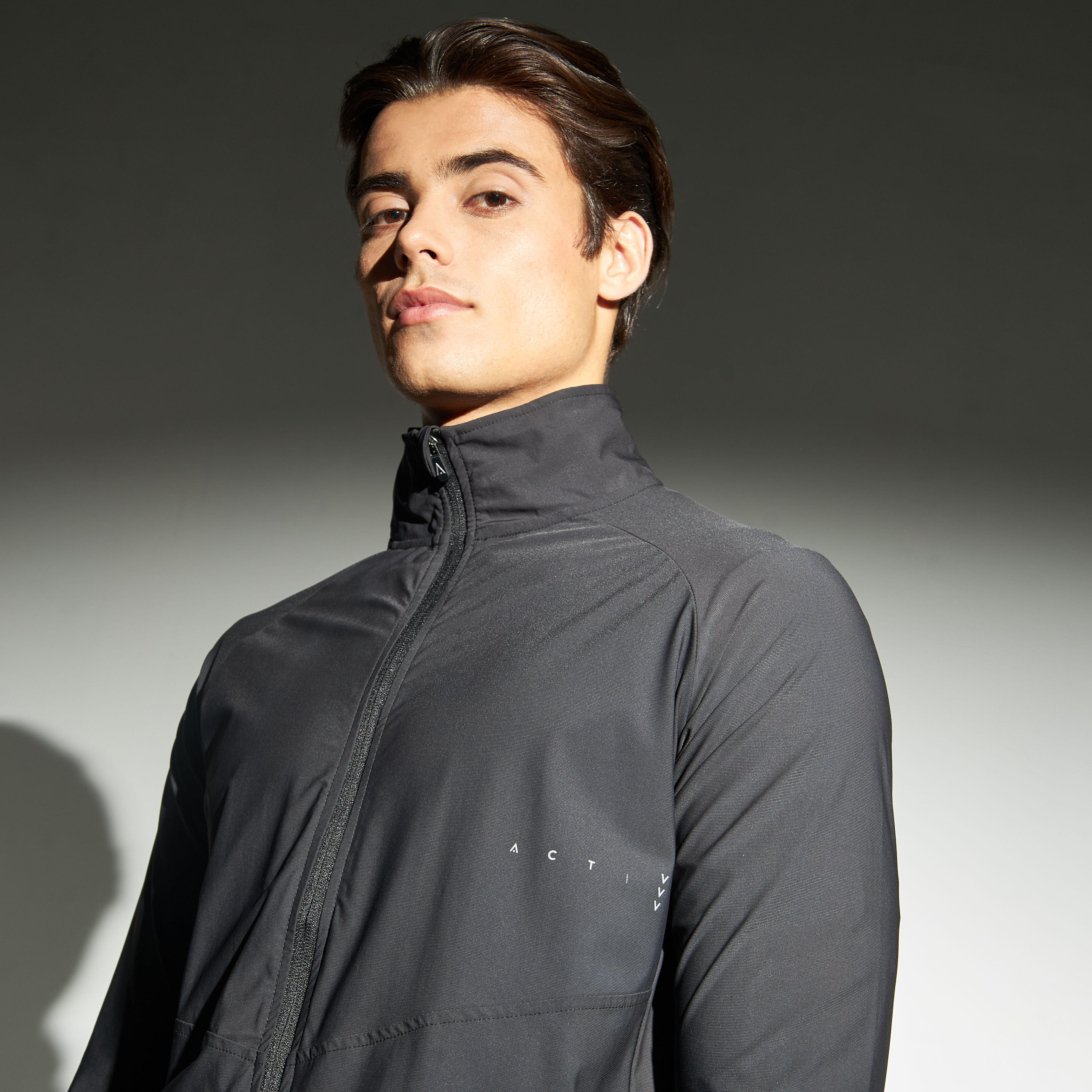 جاكيت بطبعات بسحّاب وياقة عالية وجيوب-men-clothing-jacketsandblazers-jackets-image-5