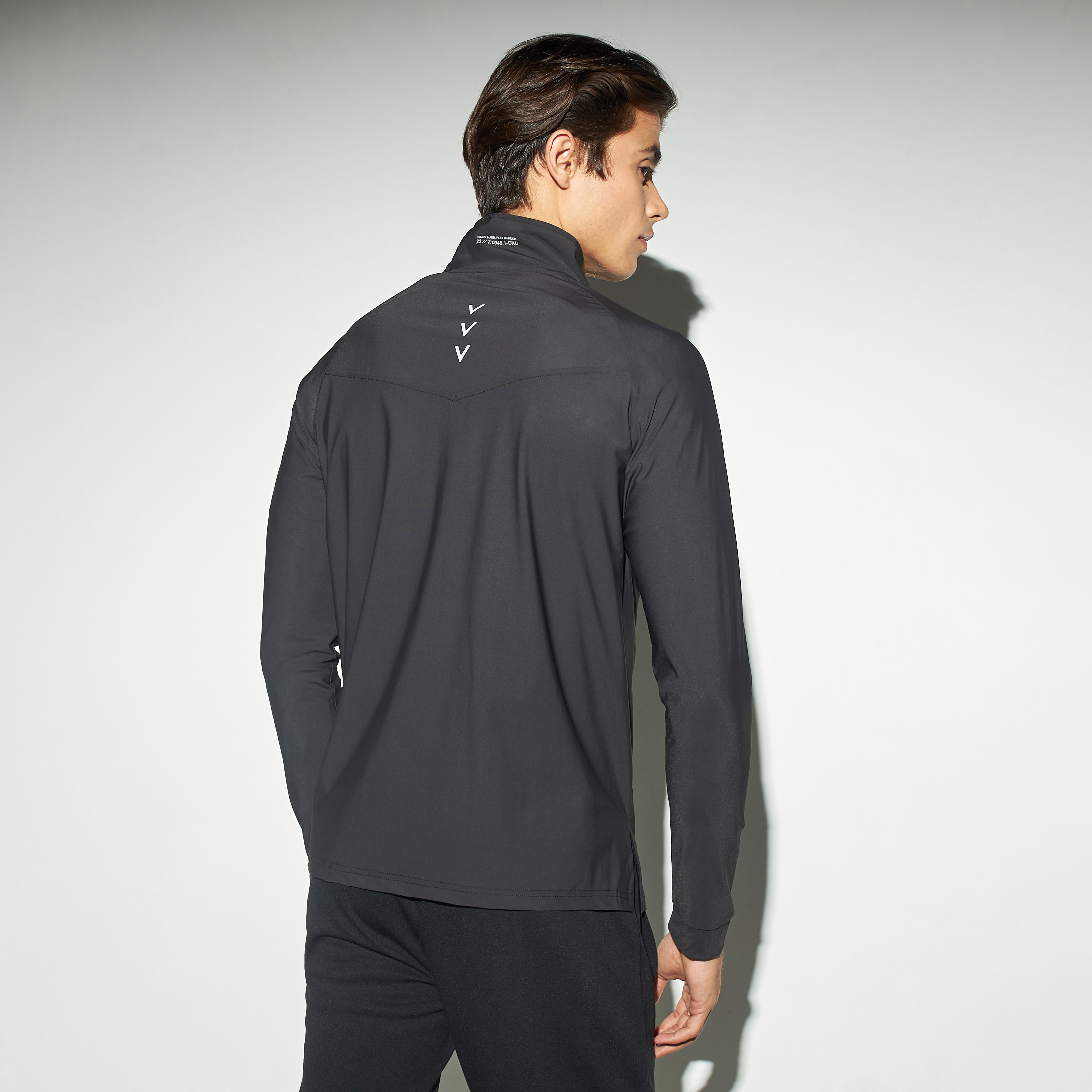 جاكيت بطبعات بسحّاب وياقة عالية وجيوب-men-clothing-jacketsandblazers-jackets-image-4