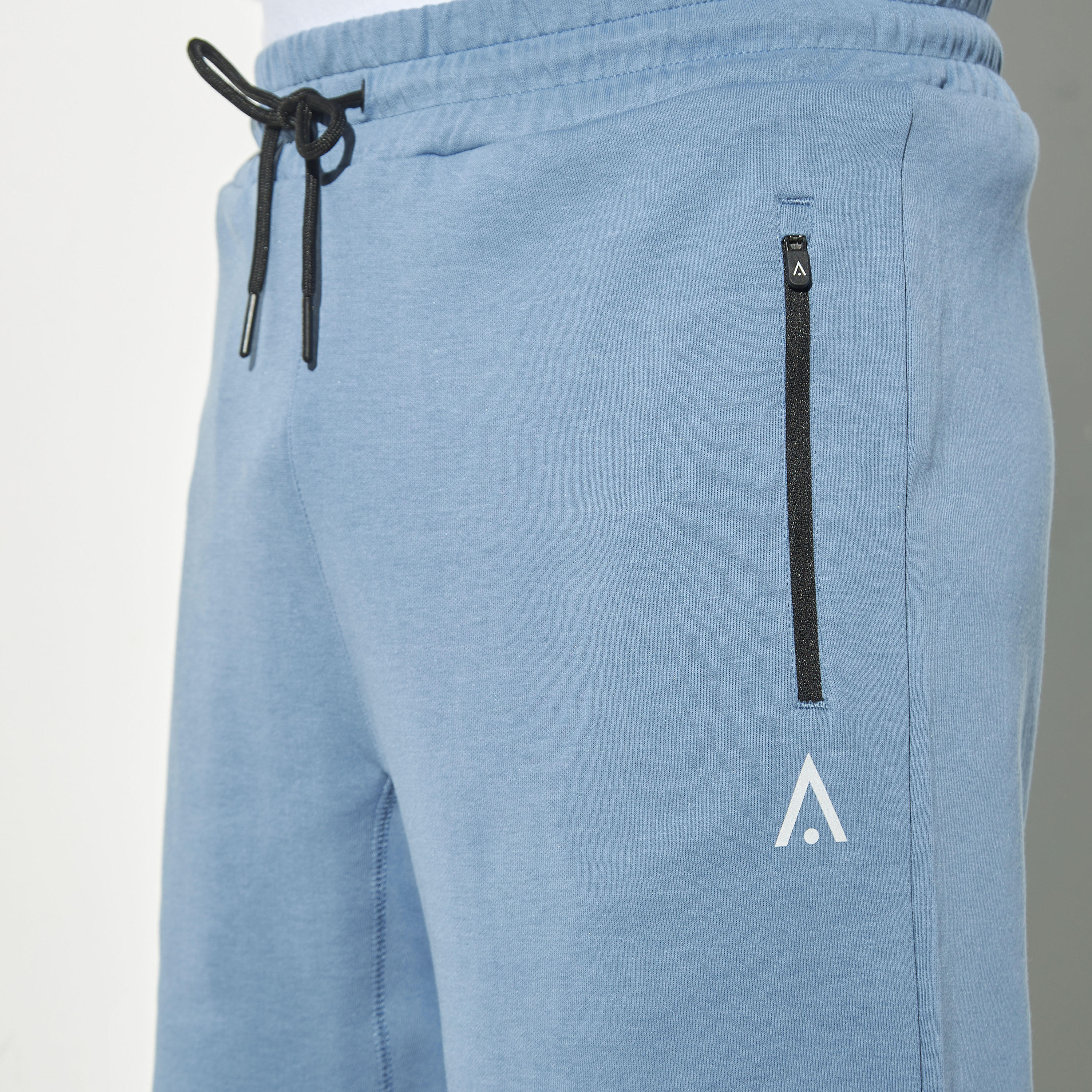 شورت سادة برباط إغلاق وجيوب بسحّاب-men-clothing-sportswearandactivewear-bottoms-image-1