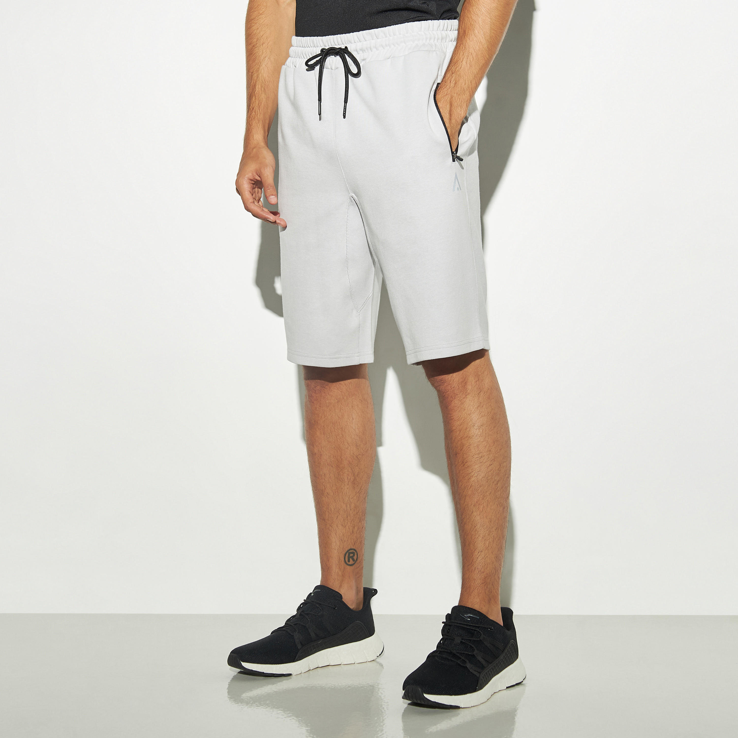 شورت سادة برباط إغلاق وجيوب بسحّاب-men-clothing-bottoms-shorts-image-1