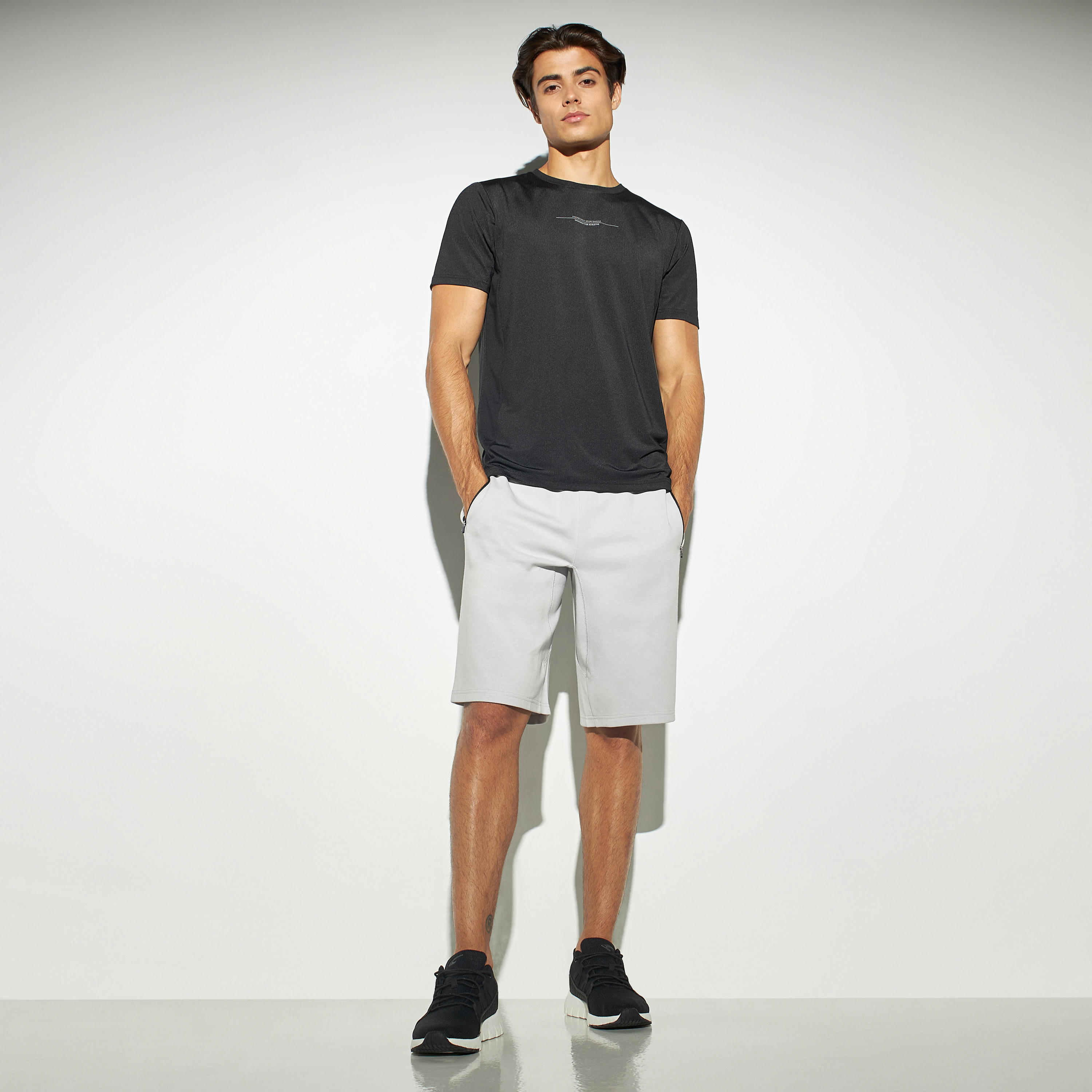 شورت سادة برباط إغلاق وجيوب بسحّاب-men-clothing-bottoms-shorts-image-2
