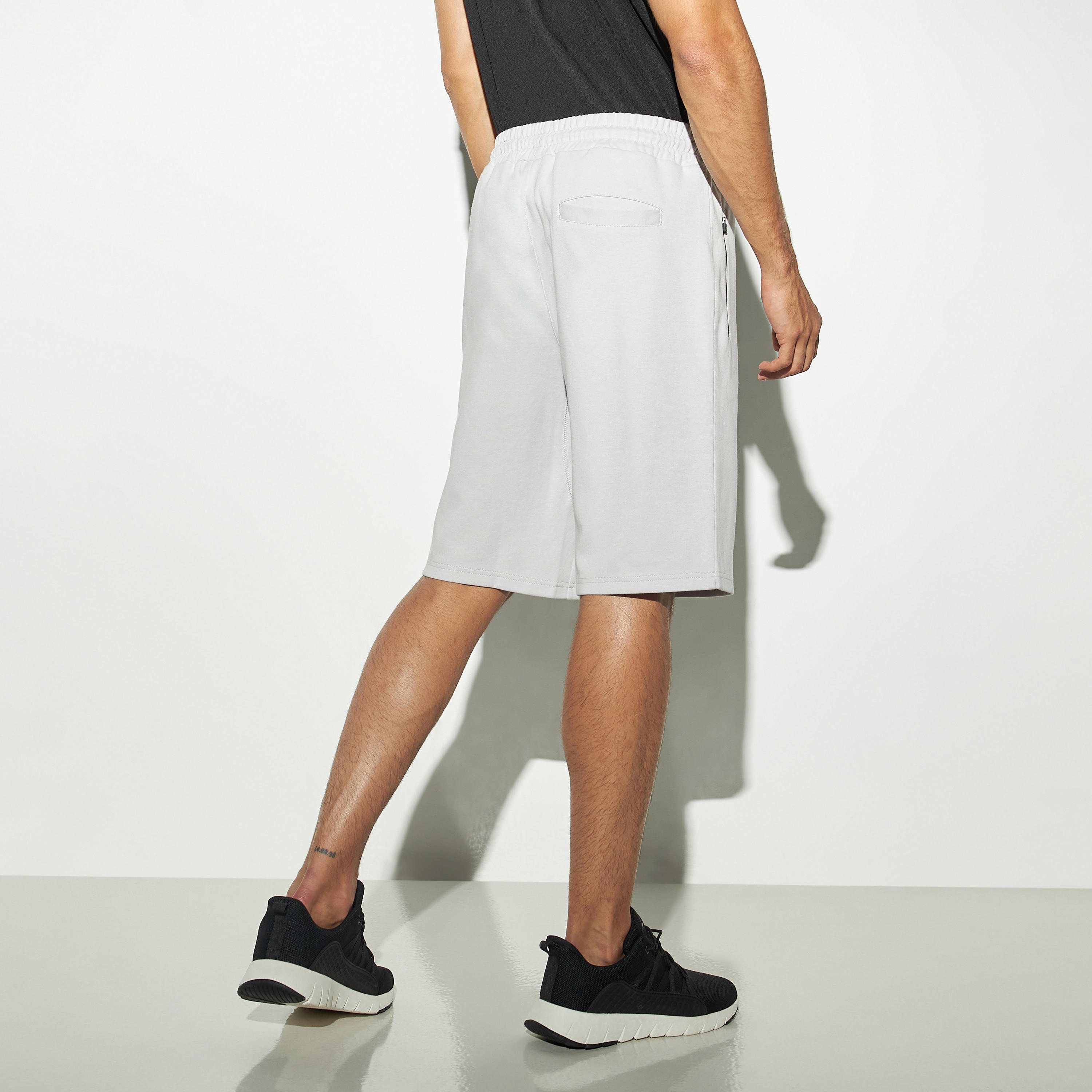 شورت سادة برباط إغلاق وجيوب بسحّاب-men-clothing-bottoms-shorts-image-3