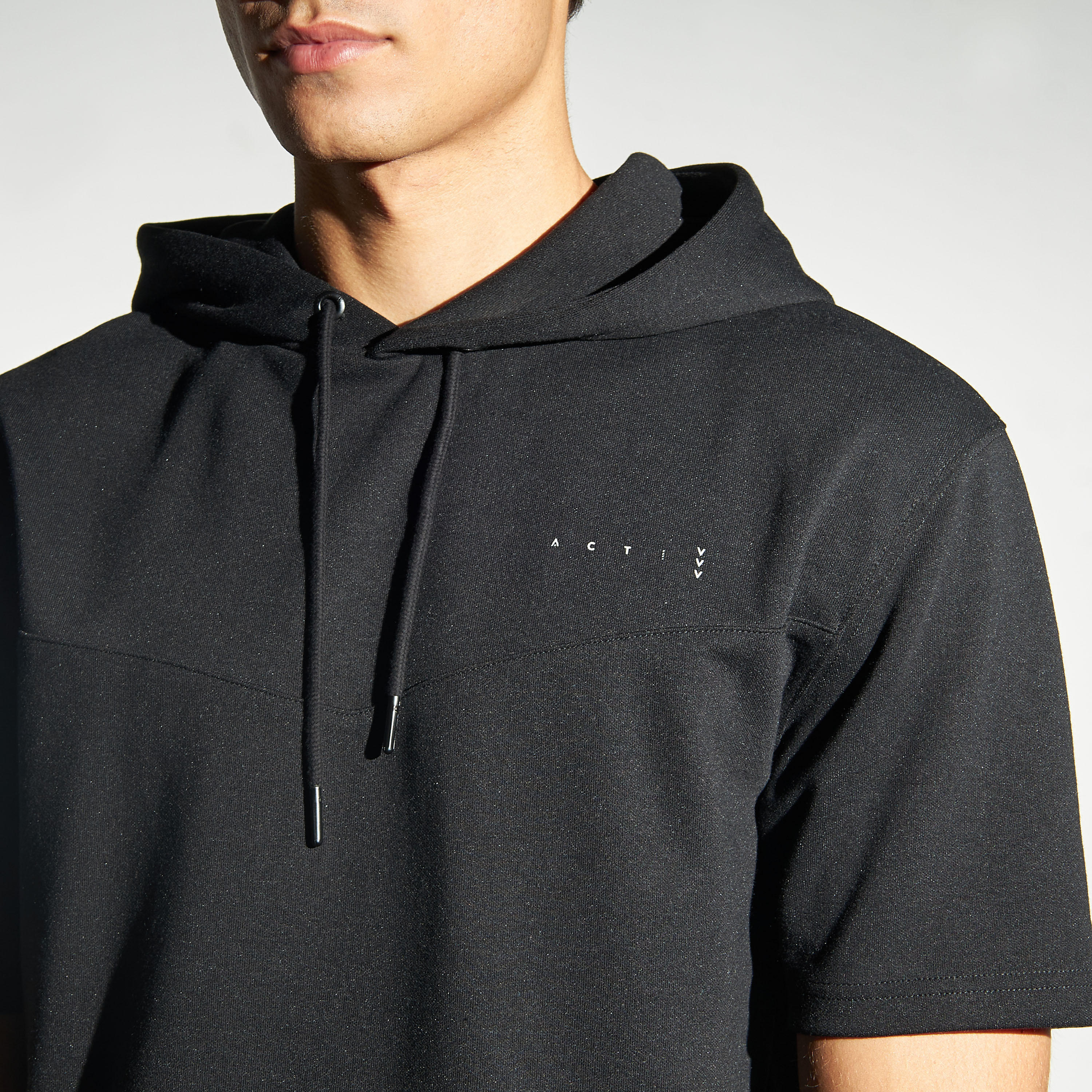 هودي سادة بأكمام قضيرة وجيب كنغر-men-winterwear-hoodiesandsweatshirts-image-2